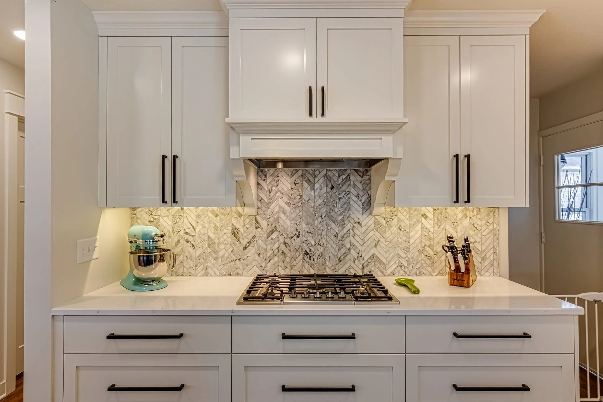 261 Morse Ave-13-min.jpg