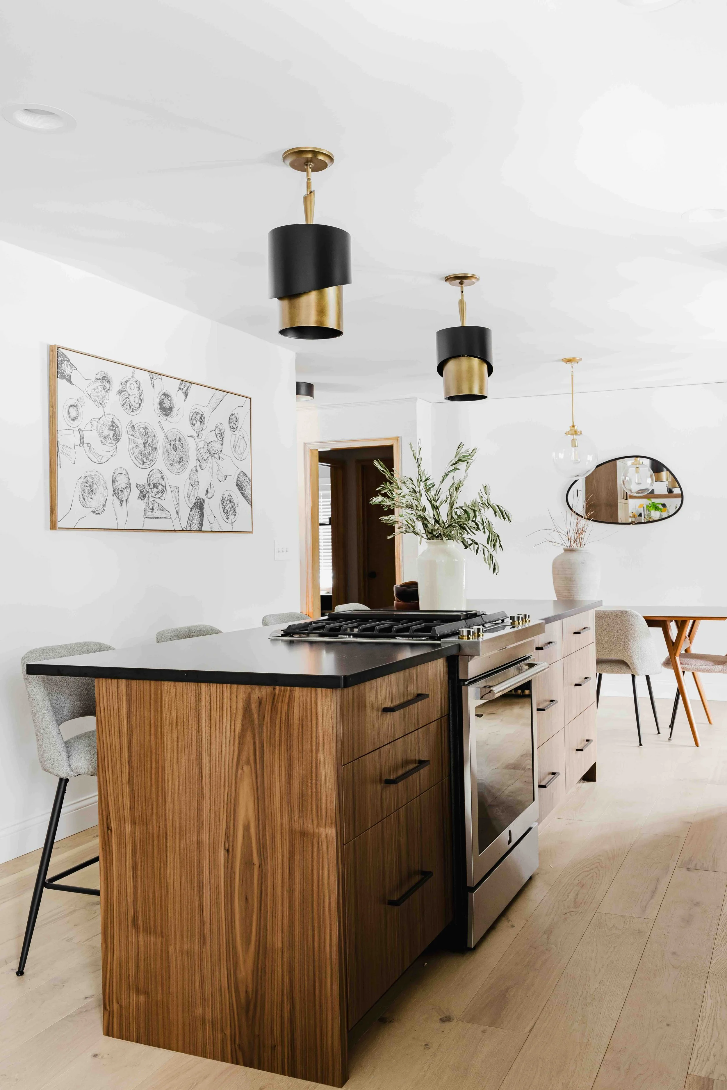 Cooktop on Kitchen Island Design with Seating and Storage