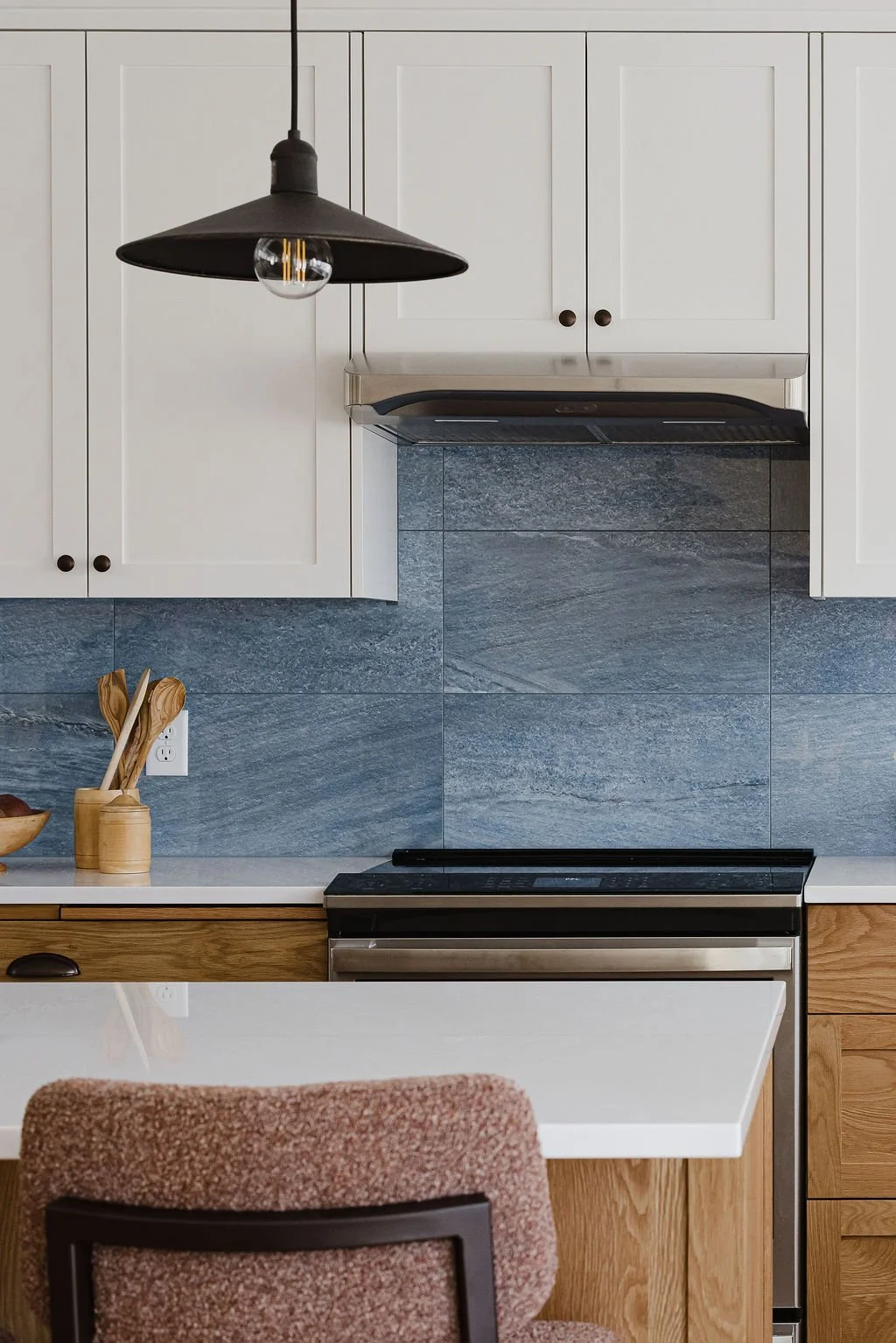a close up of the range hood and upper white kitchen cabinets at the custom kitchen by Garvin homes | Sean's Cabinetry