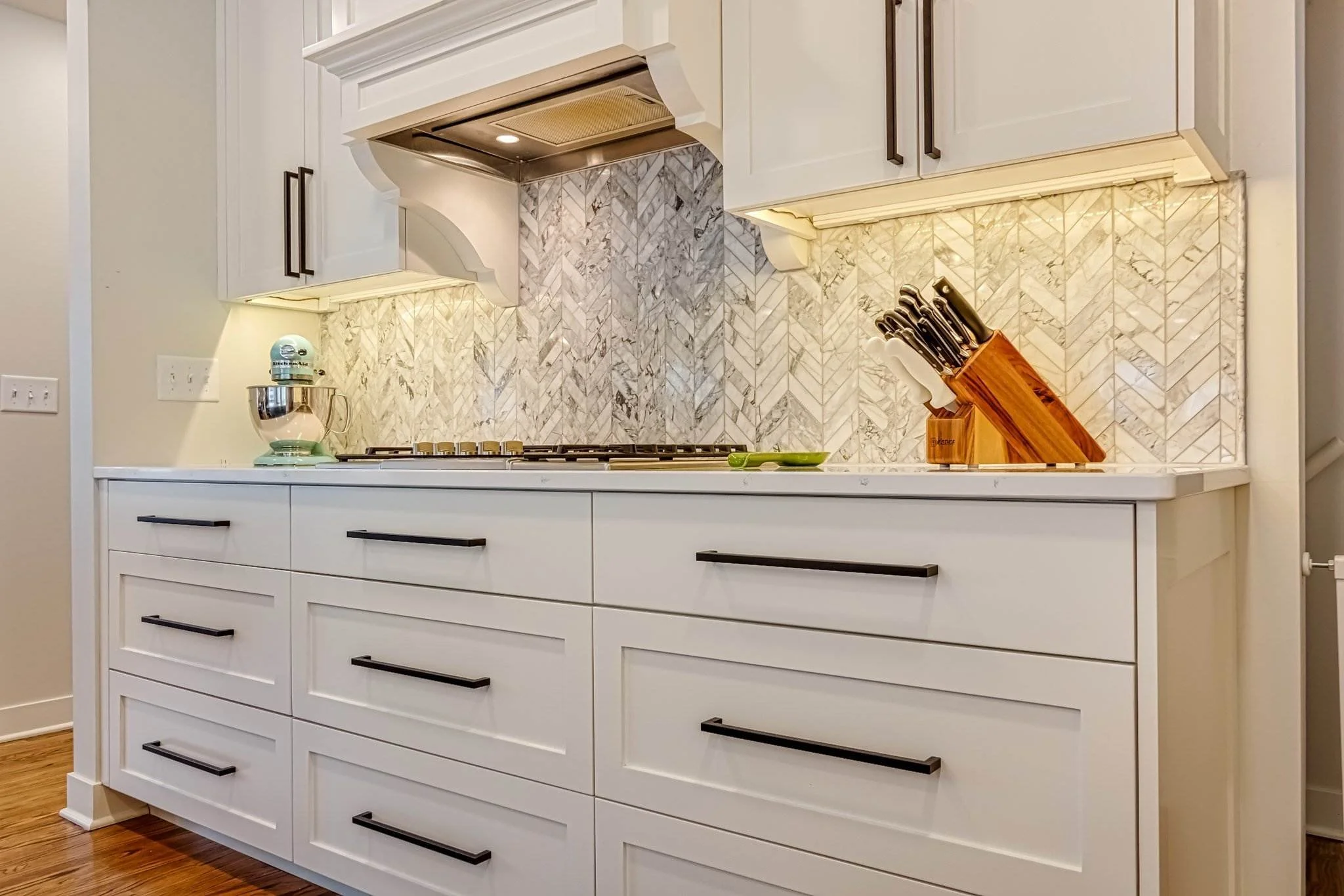 261 Morse Ave-9-min.jpg