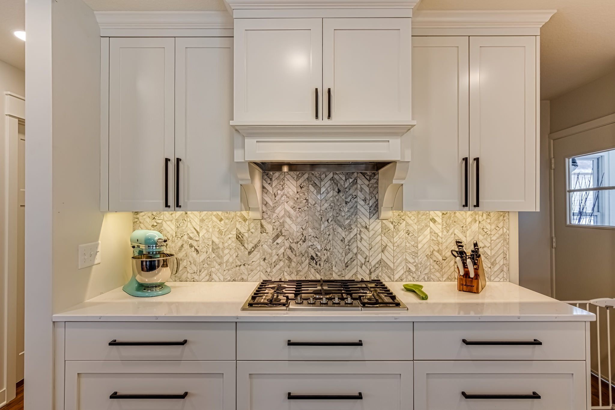 261 Morse Ave-13-min.jpg