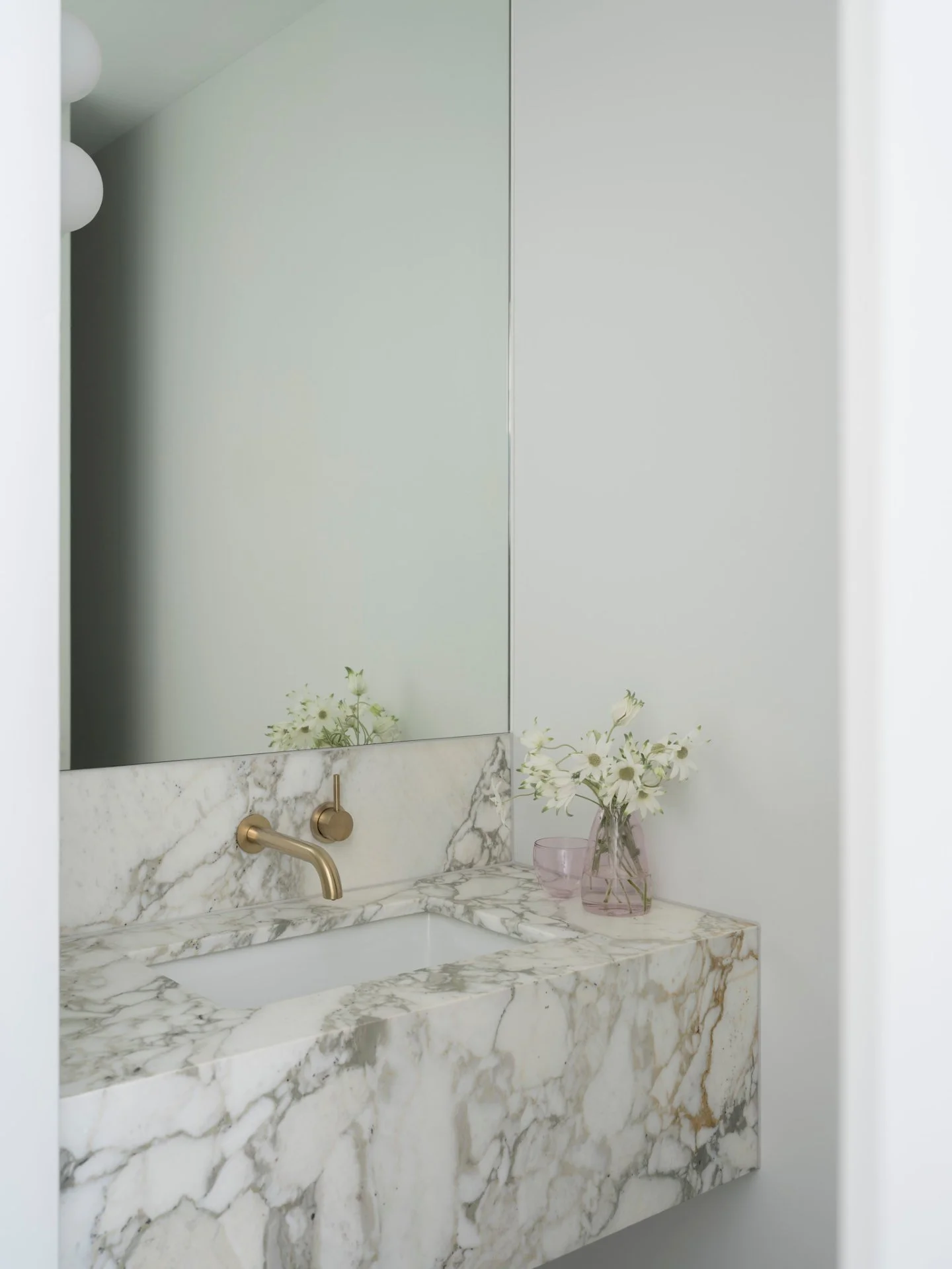 Ocean House | Powder Room 🤍

A small but considered addition, this new powder room sits just off the kitchen, designed as part of the ground floor replan.

A refined palette and refreshed finishes keep the space calm and understated, with a beautifu