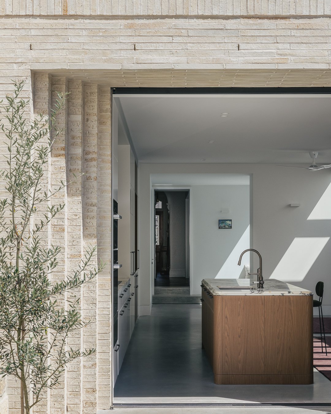 Moncur House | Modern Extension

Designed as a considered city base for clients who primarily live on a rural property, this project focused on creating a home that feels both practical and calm to return to. A key requirement was improving parking&m