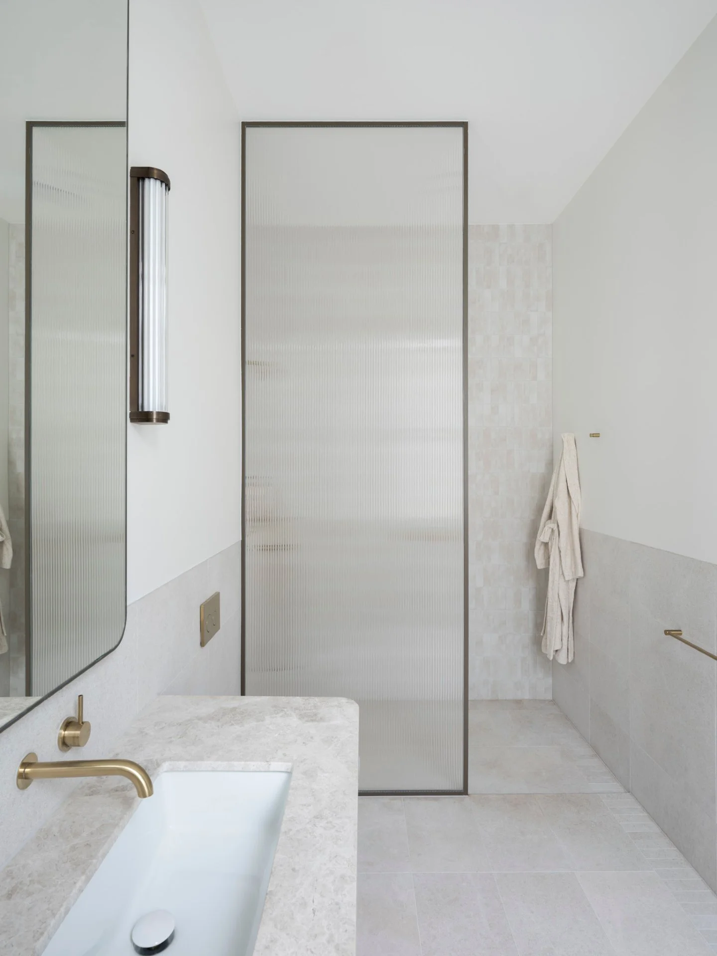 Ocean House | Master Ensuite 🤍

What a transformation.

A clever upstairs replan turned the former middle bedroom into a generous master ensuite, creating a calm retreat designed for everyday luxury.

Natural stone, porcelain wall tiles, aged brass 