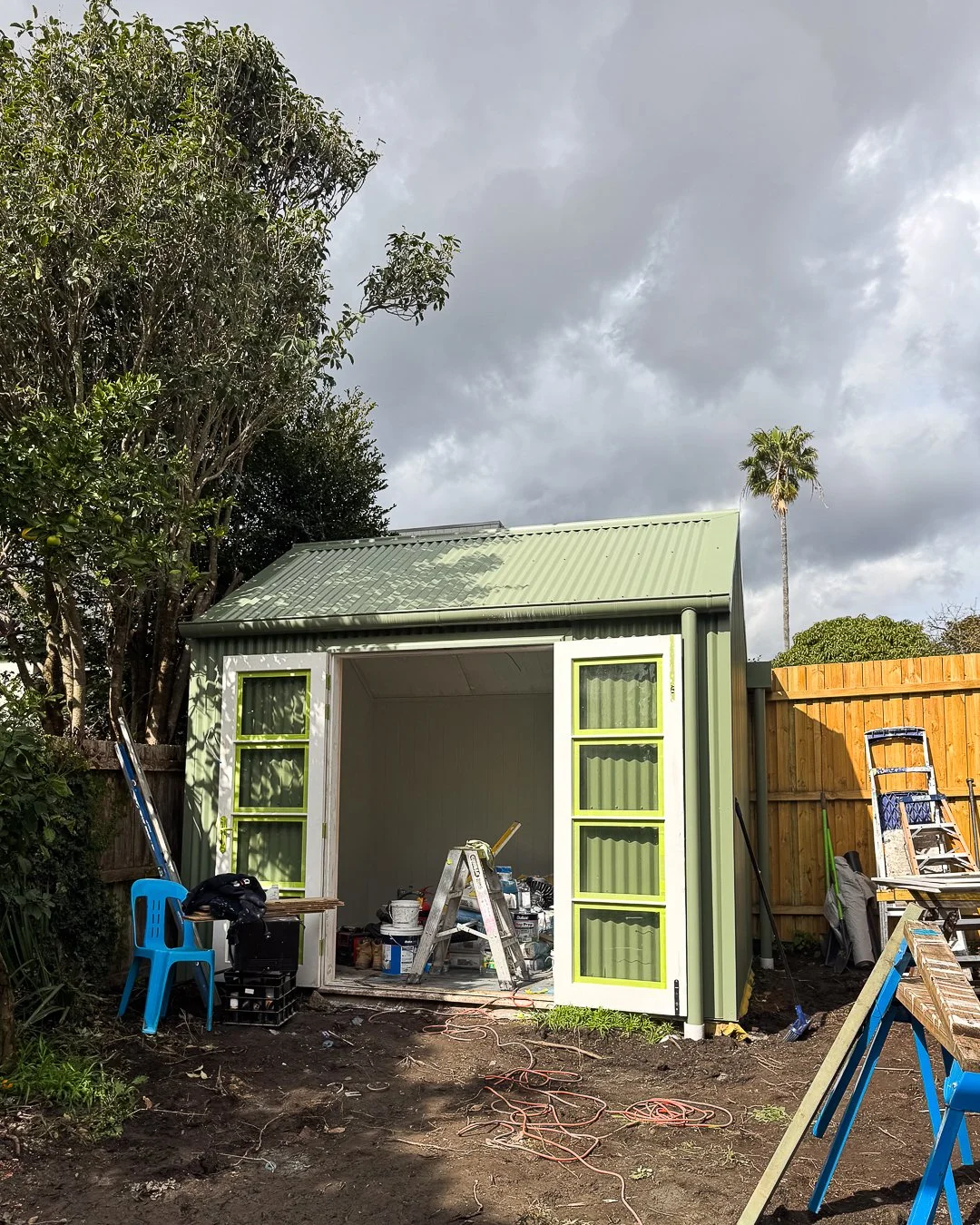 Wellesley Terrace | Progress Report 💚

A lovely site visit today, with the clients now settled into their freshly painted and renovated terrace. With the interiors complete, our build team has turned their attention outside.

The new French doors op