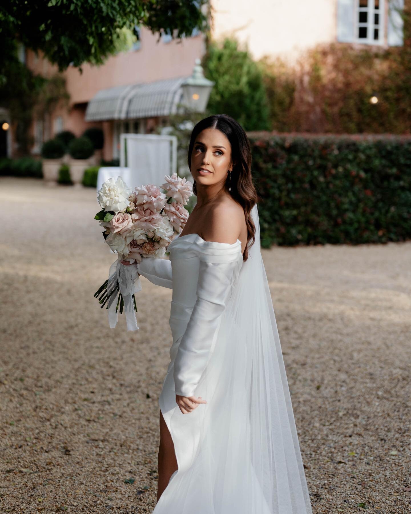 SARAH 💫

An absolute vision! 

Venue @redleafwollombi 
Photography @alexjack.photography 
Florals @floralanarchy 
Styling @prettyinwhiteevents_ 
Coordination @yourdaybychloe 
Catering @fennelandco.catering 
Videographer @josuefilms 
Celebrant @jayab