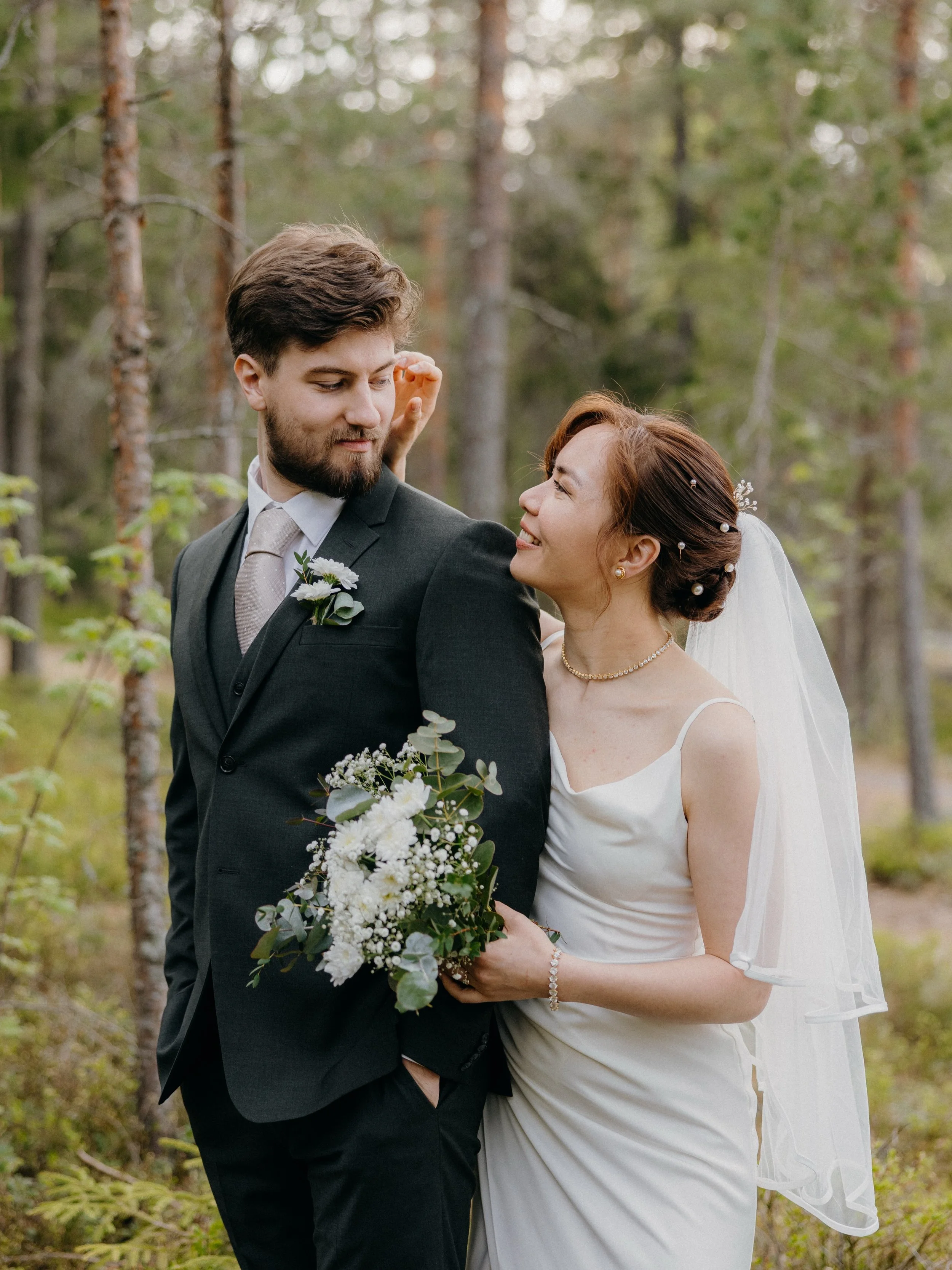 5 asiaa, jotka n&auml;kyv&auml;t h&auml;&auml;kuvissa enemm&auml;n kuin t&auml;ydellinen kampaus tai tarkkaan suunnitellut yksityiskohdat: 

&ndash; turvallinen olo toisen vierell&auml;
&ndash; l&auml;heisyys pieniss&auml; hetkiss&auml;
&ndash; nauru