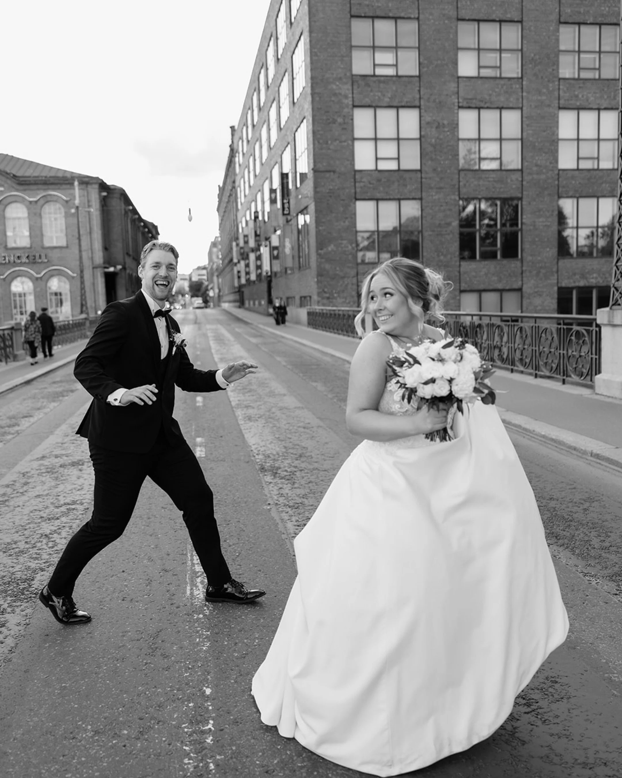 It&rsquo;s a wrap! 🤍Kiitos kaikille t&auml;m&auml;n kes&auml;kauden sek&auml; syksyn ihanille ja upeille pareille luottamuksesta, kun sain olla ikuistamassa teid&auml;n yhden el&auml;m&auml;n t&auml;rkeimmist&auml; p&auml;ivist&auml; !🤎 

Ensi kes&
