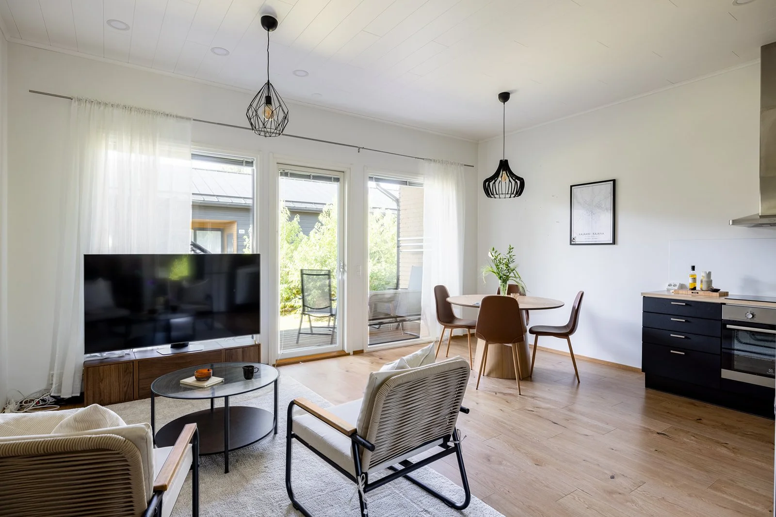 HenniinaVisuals-Valokuvaus-Asuntokuvaus-Tiirantie-2.jpg