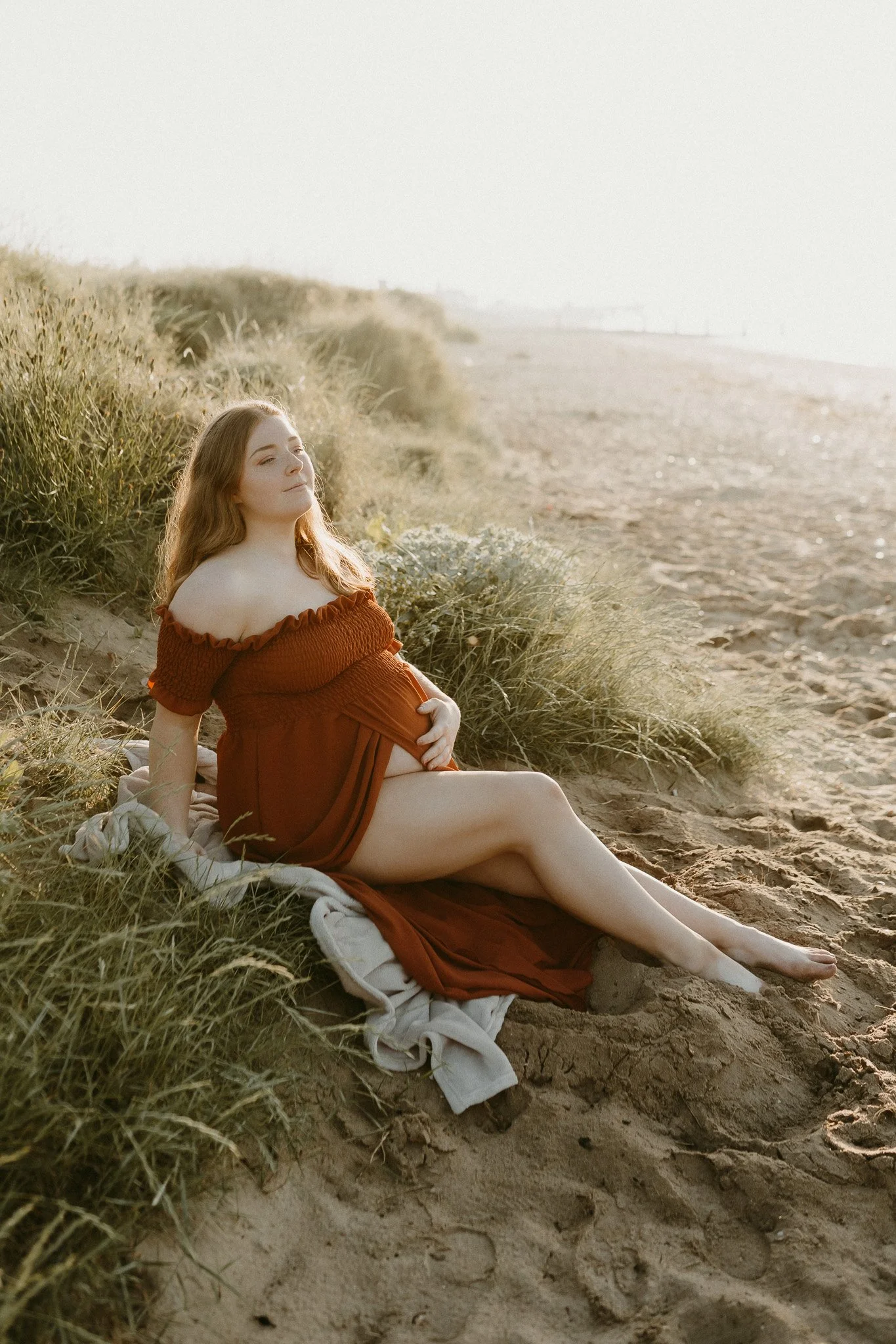 Sunrise on the Essex Coast: Emma’s Outdoor Maternity Photoshoot