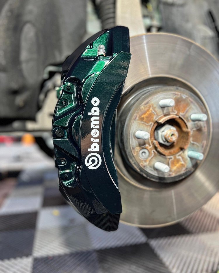 Range Rover SVR caliper painting at Utopia Tints Durham