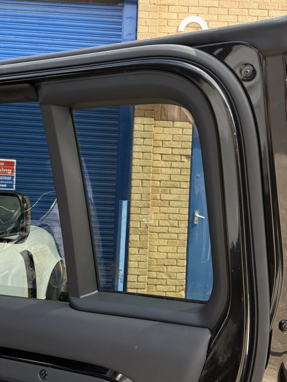 Genuine Land Rover rear window activation on a Defender hardtop