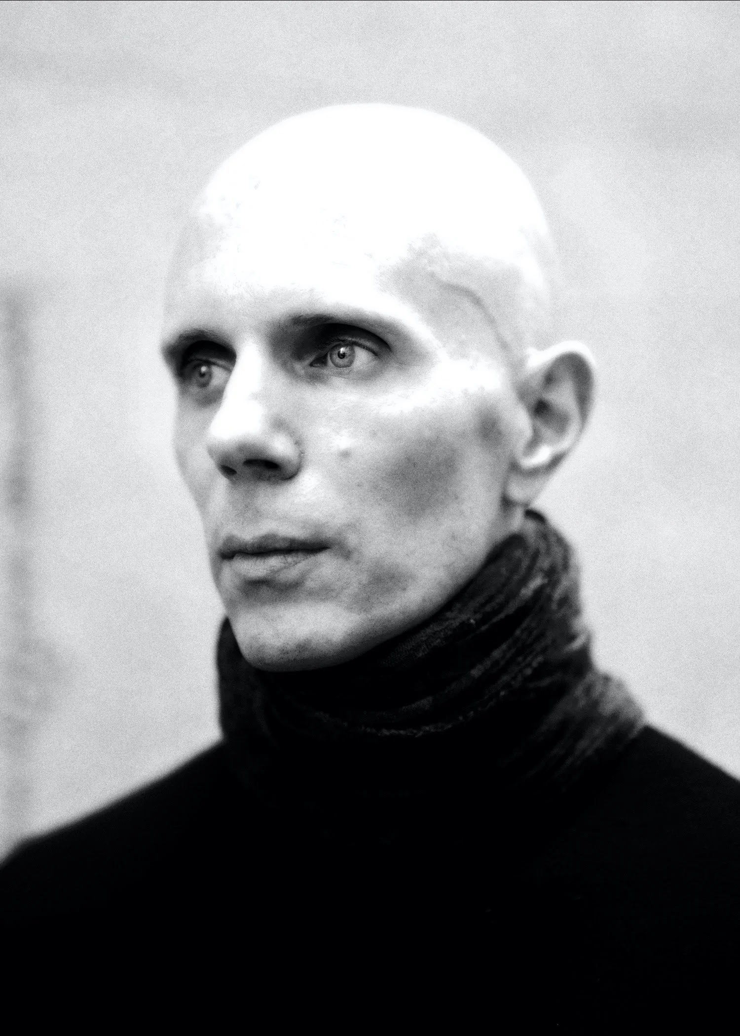BILLY HOWERDEL Recruits Renowned Photographer/Film Maker Jordan Hemingway For Haunting ‘Free And Weightless’ Video