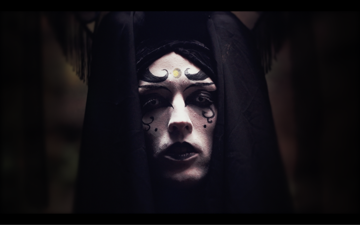 Jonathan Hultén returns with The Forest Sessions.