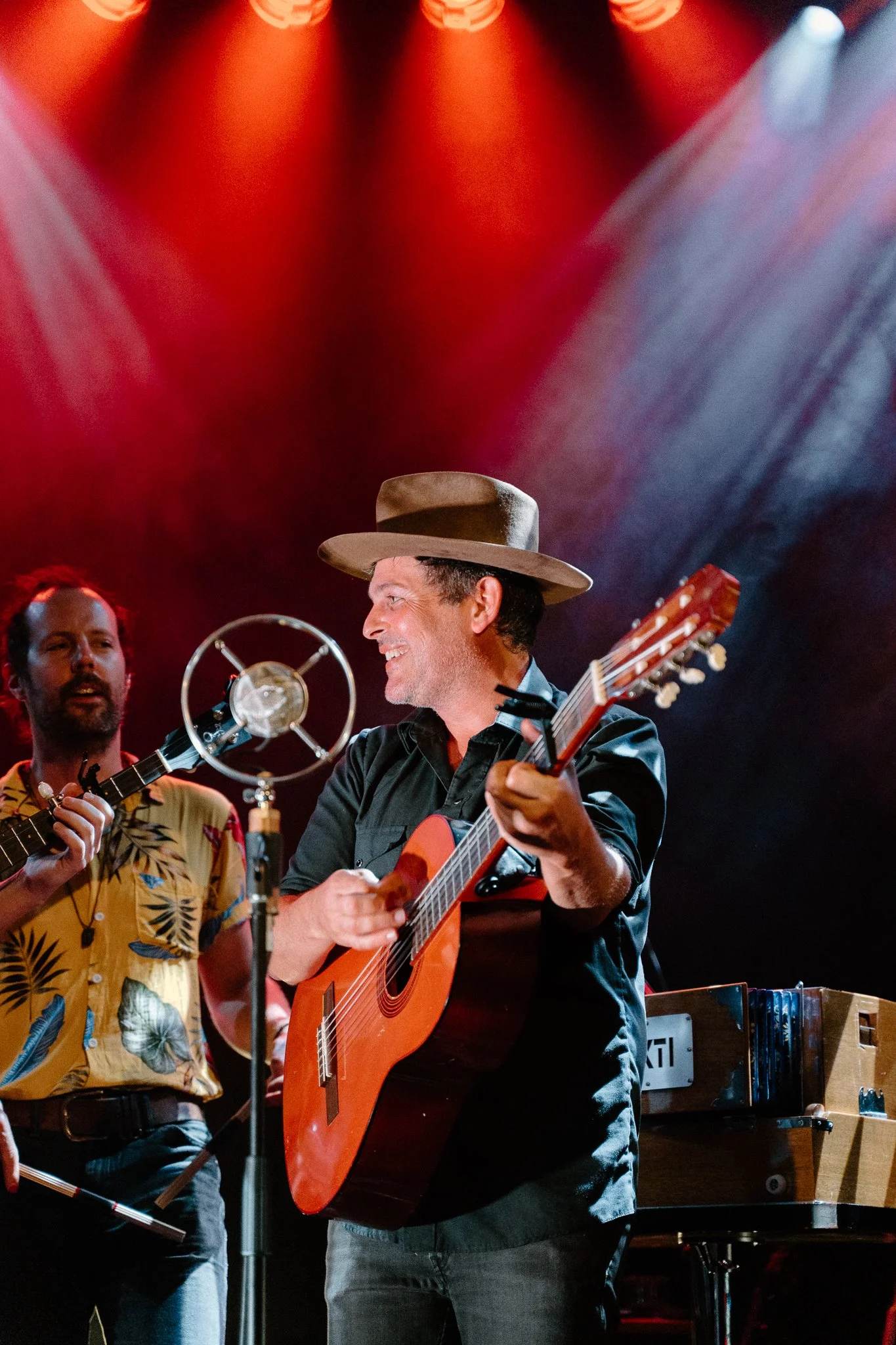 DSC03653edit-gregory-alan-isakov-metro-theatre.jpg