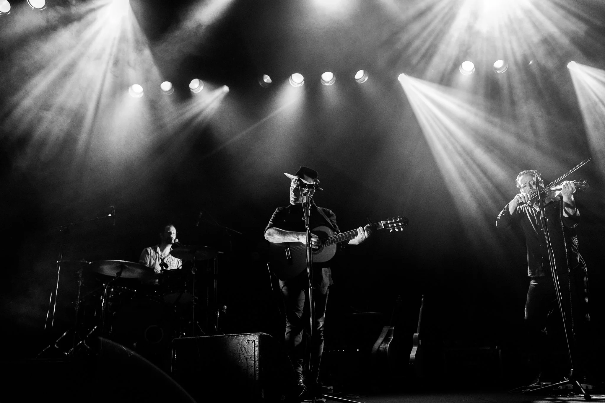 DSC03260edit-gregory-alan-isakov-metro-theatre.jpg