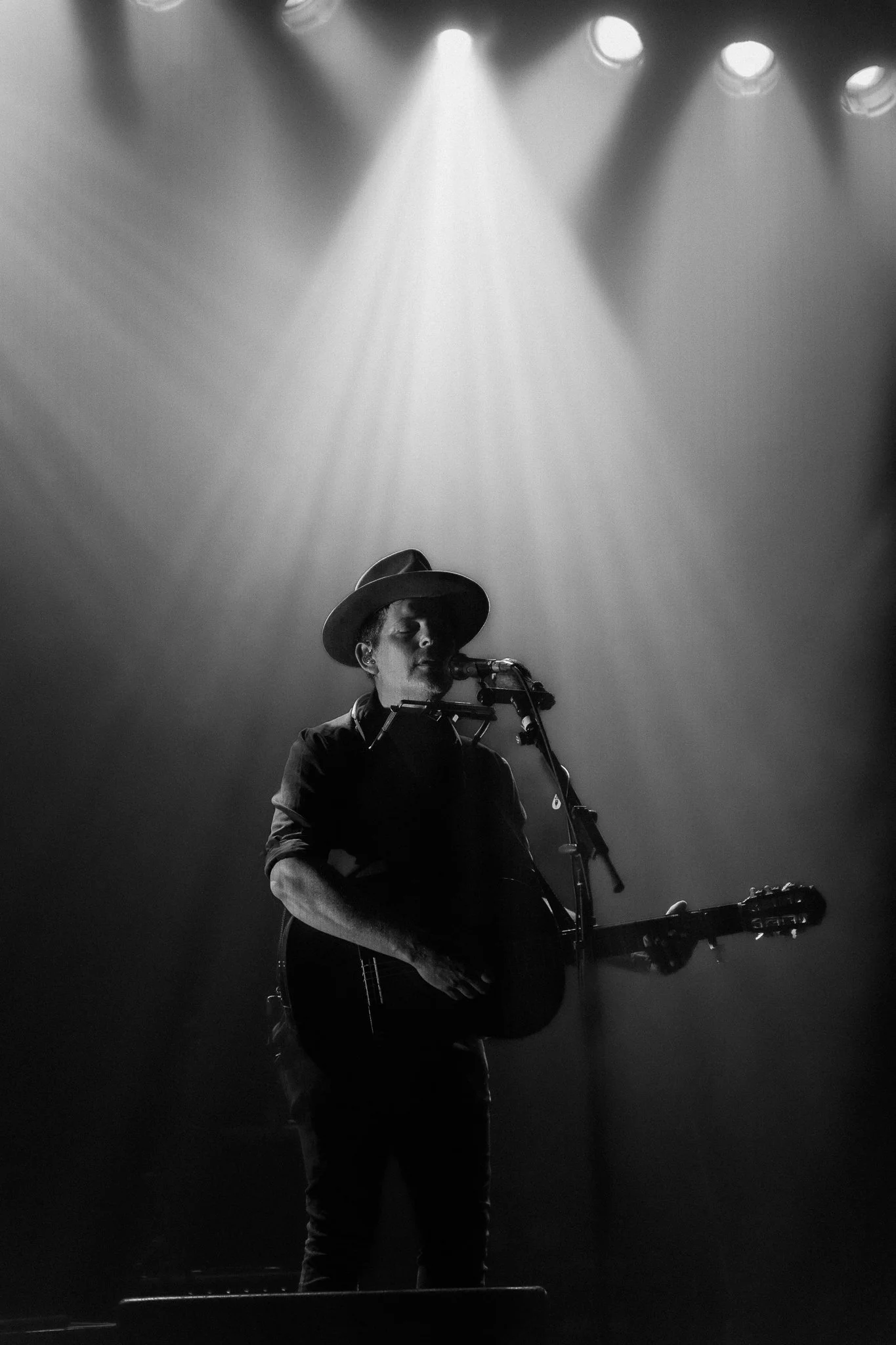 DSC03414edit-gregory-alan-isakov-metro-theatre.jpg