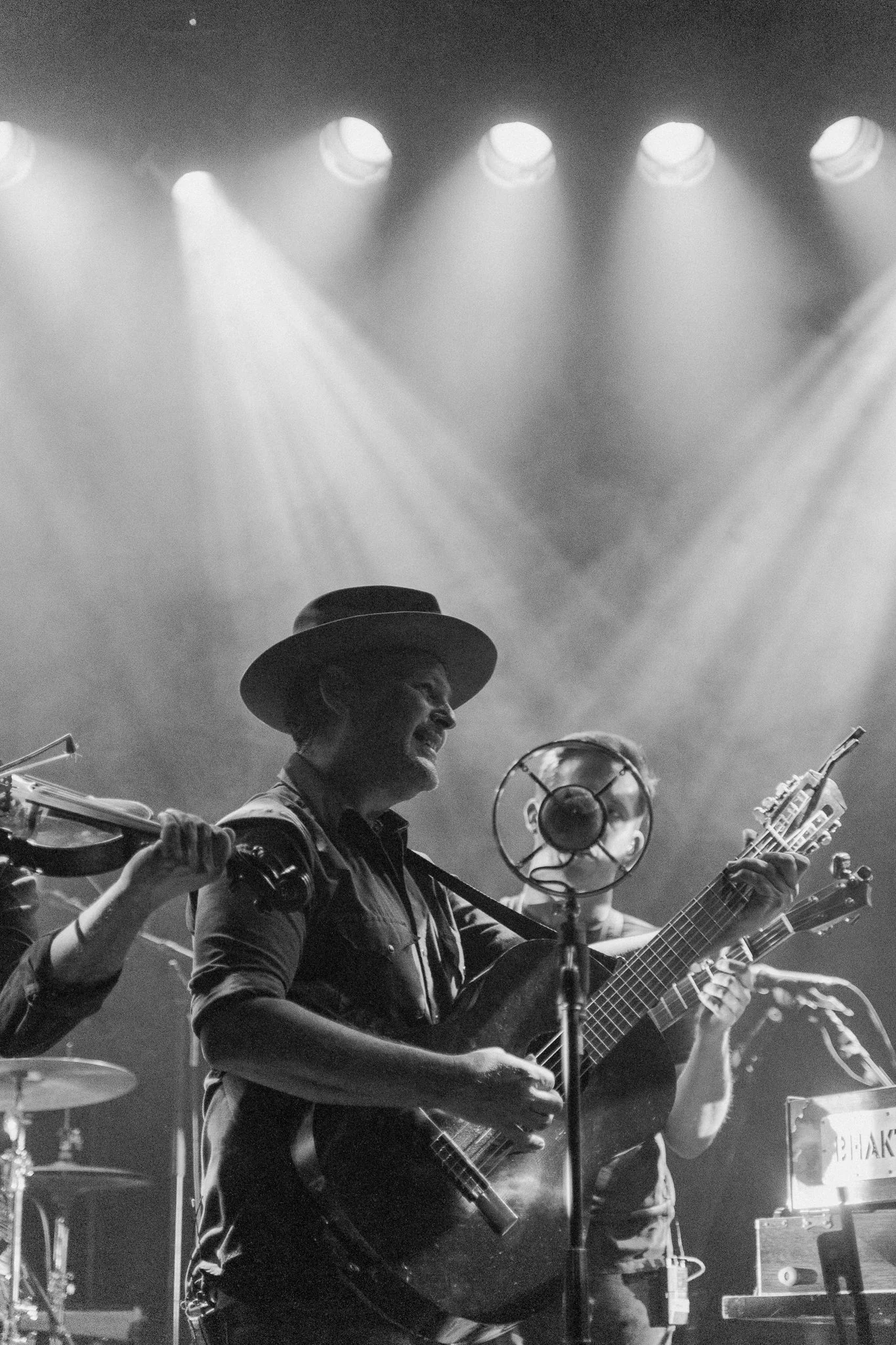 DSC03632edit-gregory-alan-isakov-metro-theatre.jpg