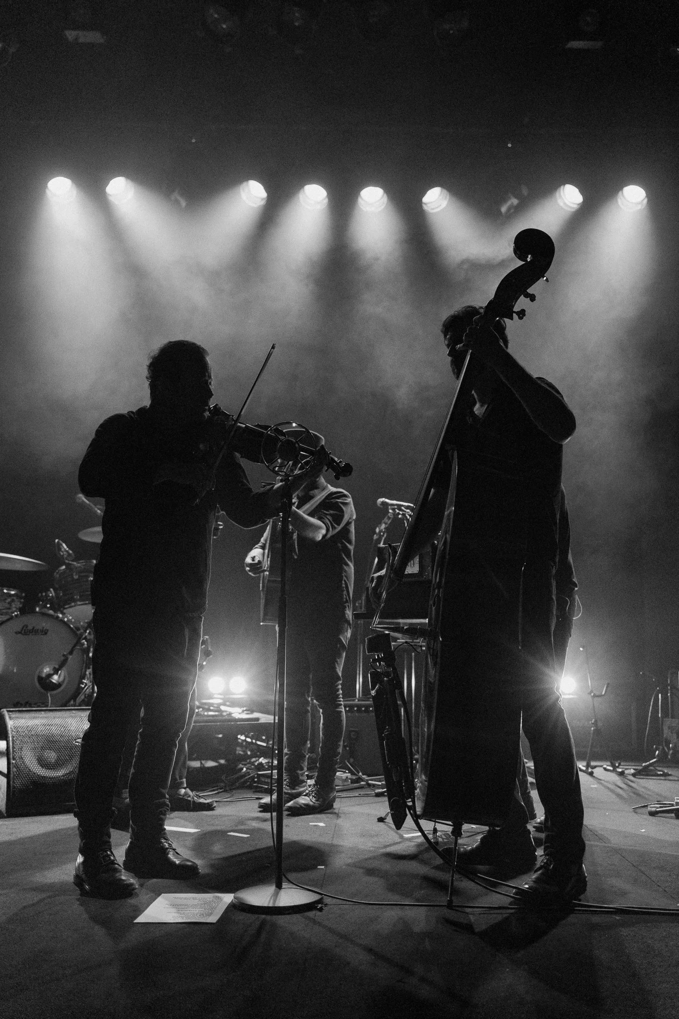 DSC03678edit-gregory-alan-isakov-metro-theatre.jpg