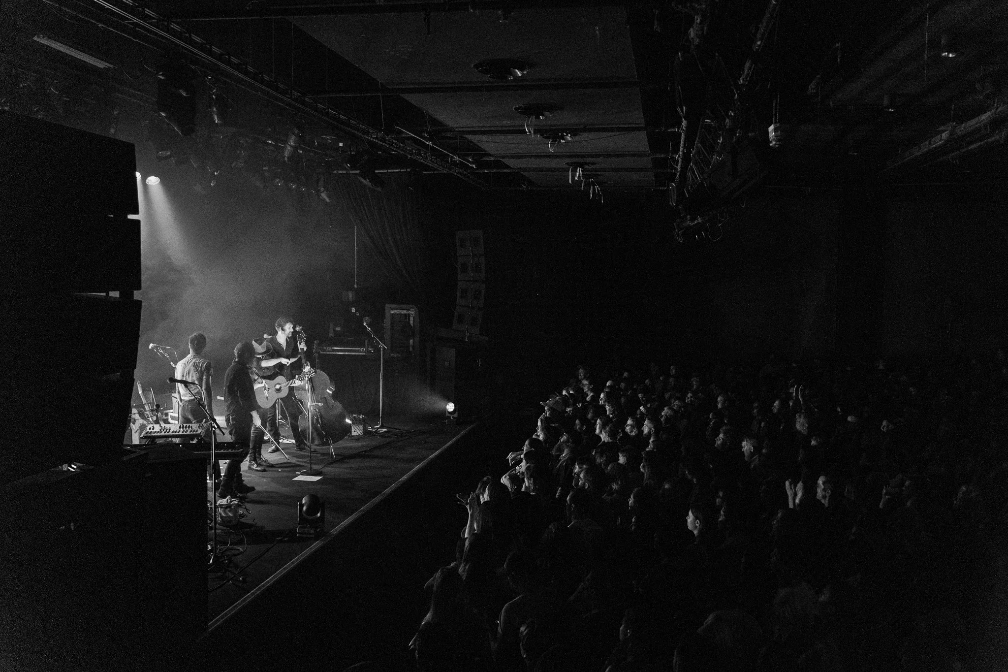 DSC03698edit-gregory-alan-isakov-metro-theatre.jpg