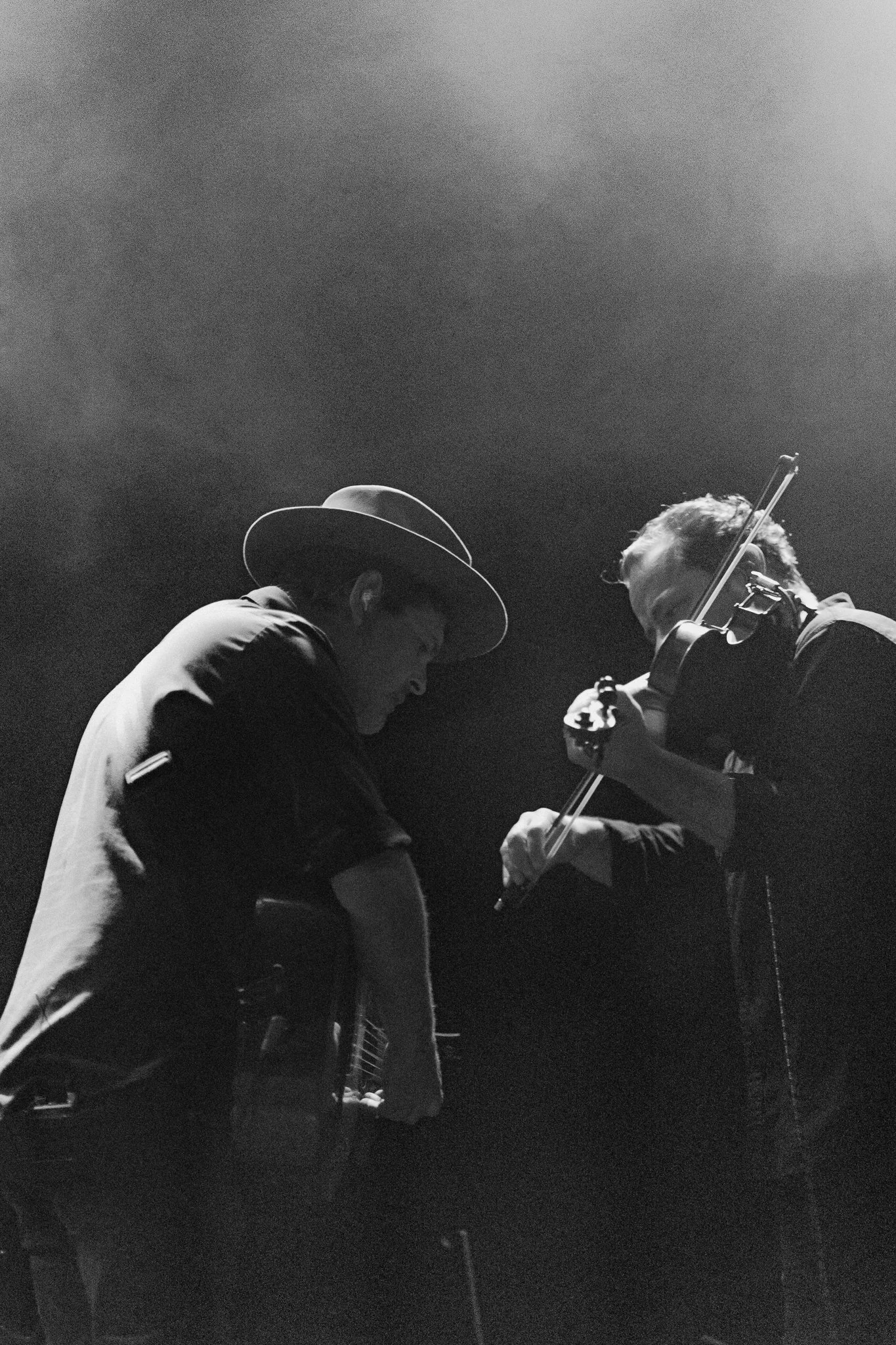 DSC03736edit-gregory-alan-isakov-metro-theatre.jpg
