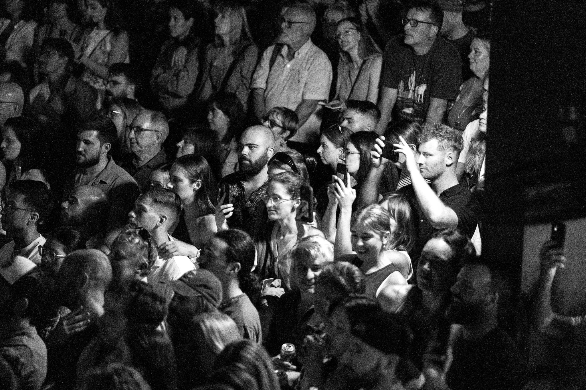 DSC03798edit-gregory-alan-isakov-metro-theatre.jpg