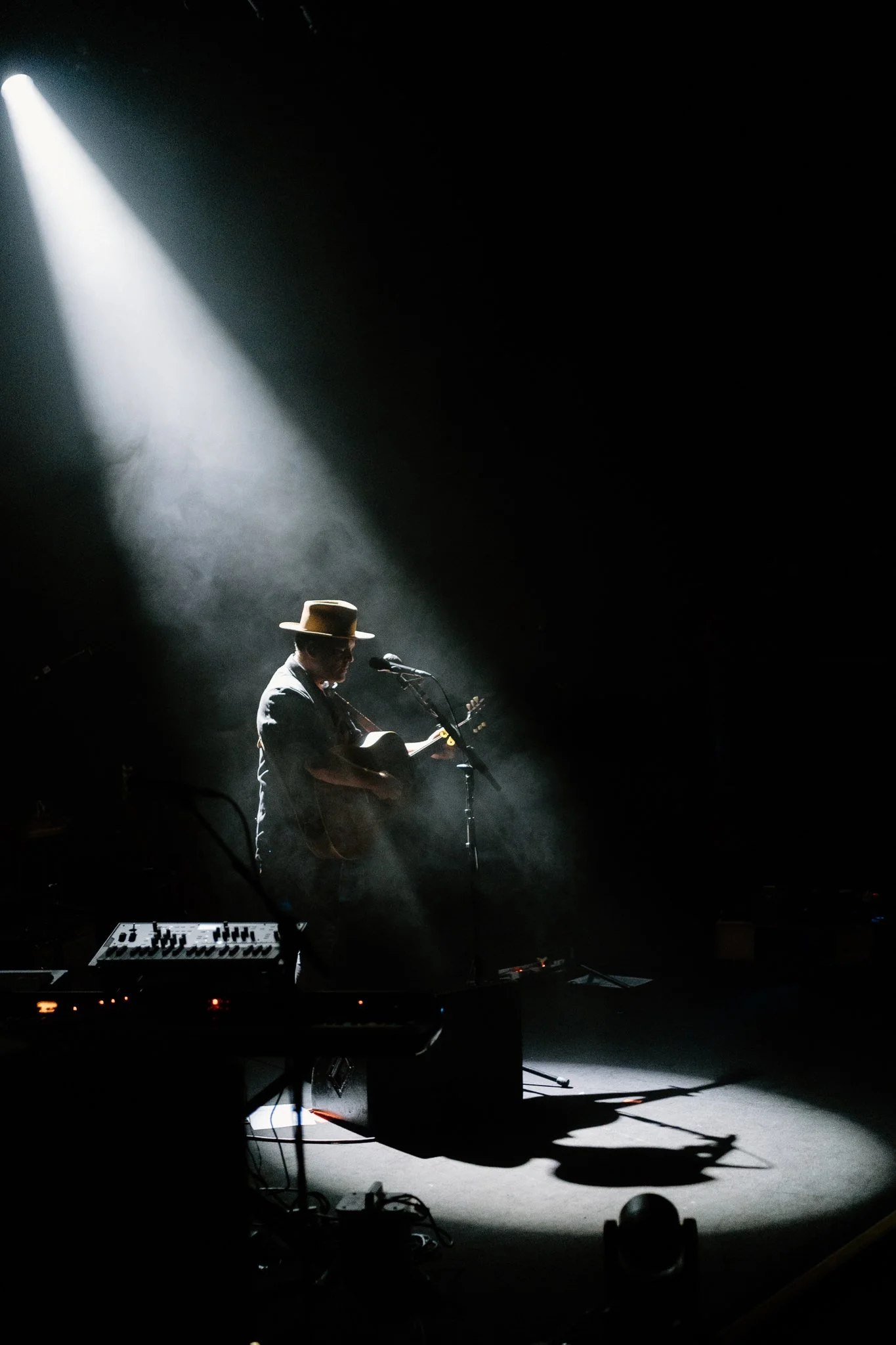 DSC03840edit-gregory-alan-isakov-metro-theatre.jpg