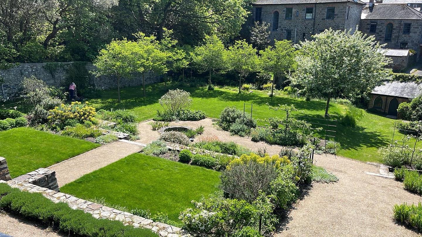 A lovely photo of a walled garden we designed and built over 5 years ago, captured today at Helston&rsquo;s Flora Day!
.
.
#floraday #helstonfloraday #gardendesign #walledgarden #plantingdesign