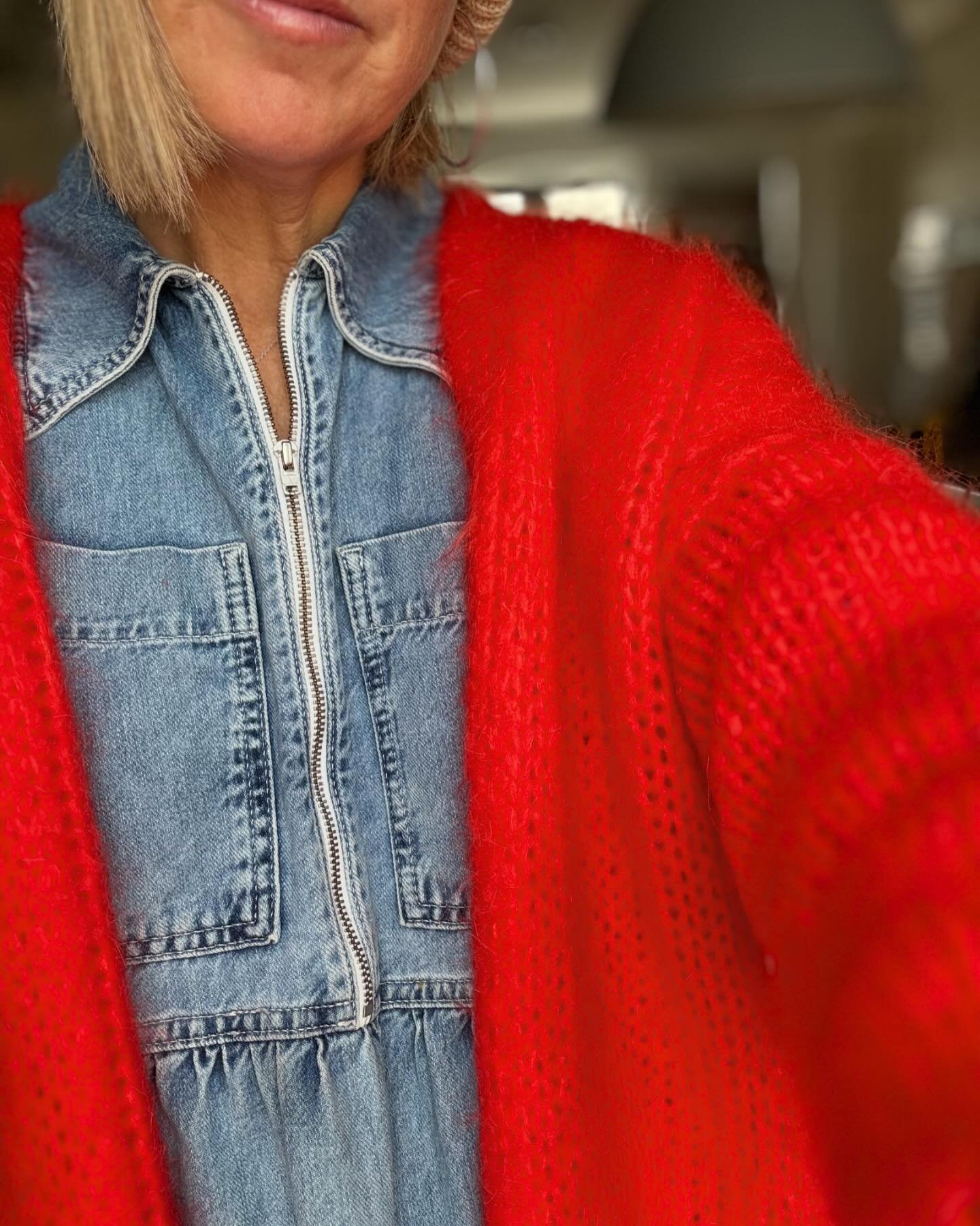 COLOUR pop ❤️ oh such joy ❤️

*Dina Chunky Knit* Cardigan from @busbyandfox you are everything ❤️

#emilyscottfood #acookandherkitchen ☀️ #seaandshore #timeandtide #simplicity #cook #chef #cornwallliving #cornwalllife #inmykitchen #homemade #aquietst