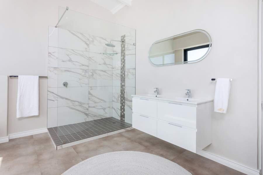 Benguela Cove-Villa-163-Annex-En-Suite-Bathroom.jpg