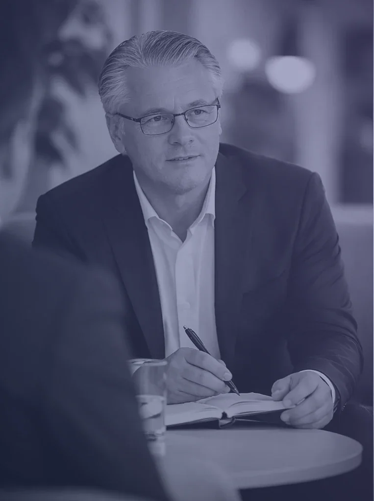 Jörg Gebauer von SevenReasons im vertraulichen Beratungsgespräch