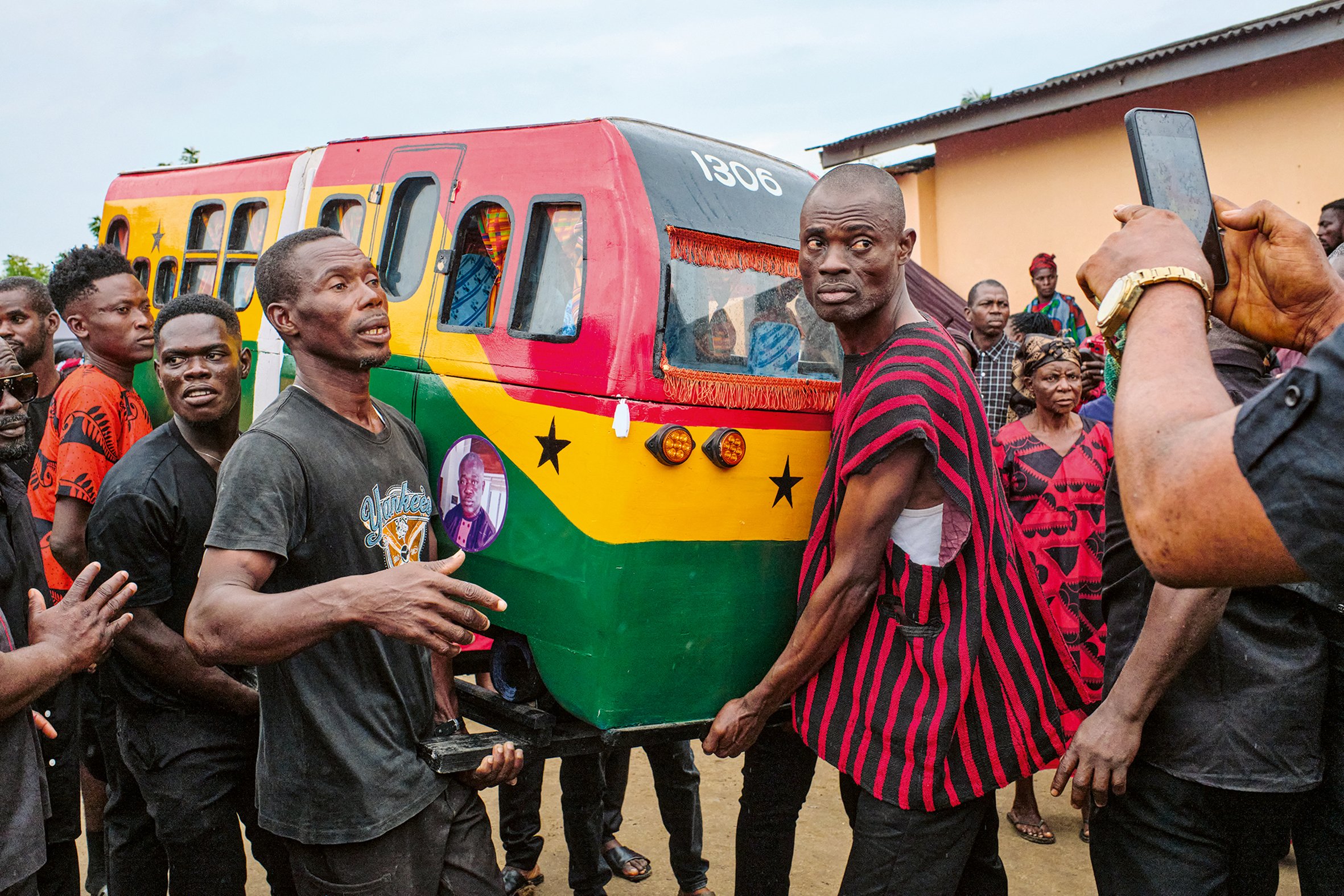 Among the employees of the Ghana Railway Company it is customary to honour a deceased colleague with a coffin in the shape and colour of a Ghana Railway locomotive. – Central Region, 2023. (Coffin: Daniel Mensah)
© Regula Tschumi