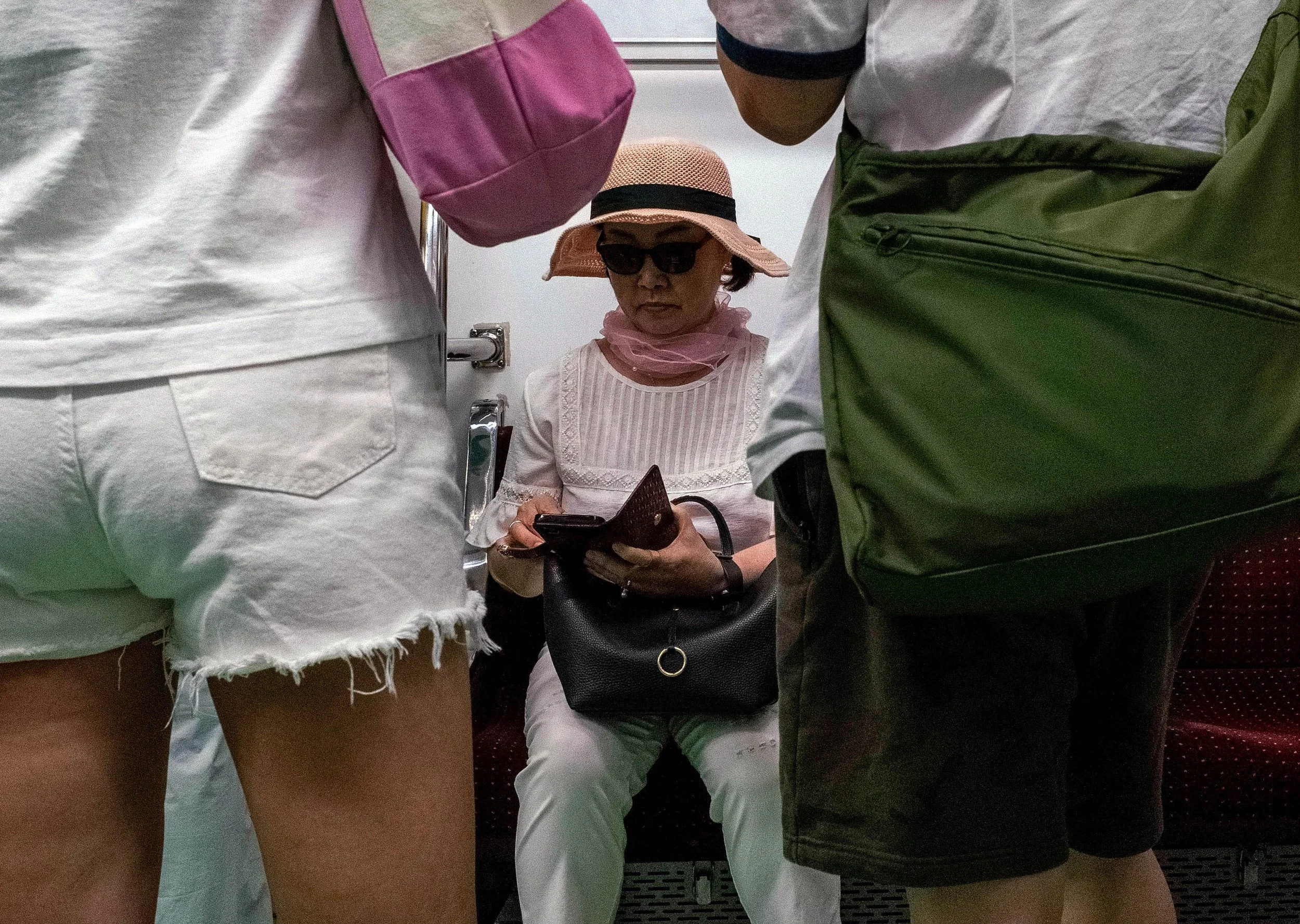 Line #2 subway headed for Hongik University Station