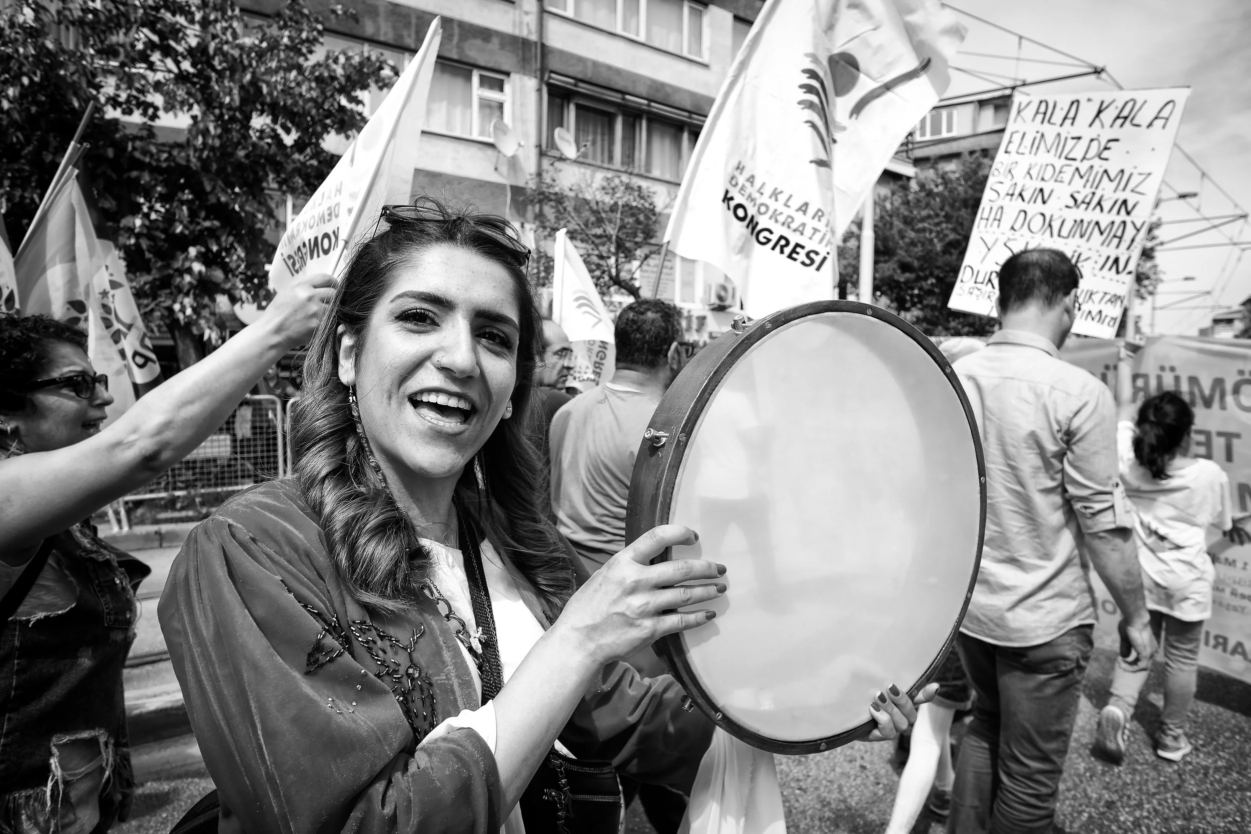 Sultan Koḉ – Rhythm, symbols and icons are the key to the senses...
The main elements in the protest series are tambourine and erbane. Their heart-touching sounds create enthusiasm with the sense of rhythm. This feeling turns into Halay with a common