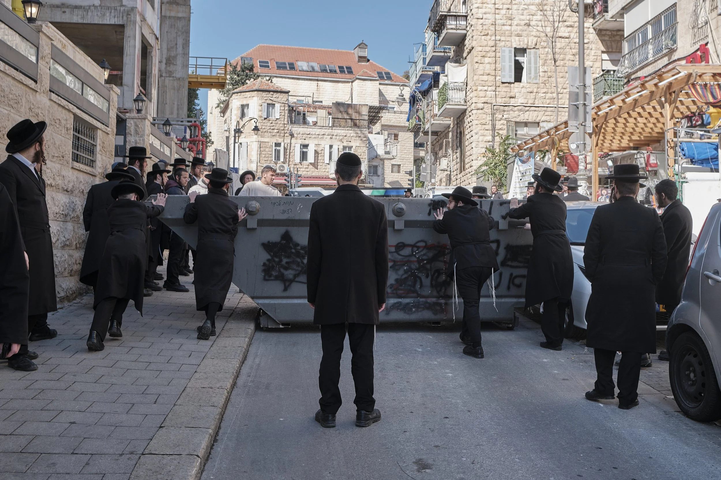 Avi Itzhaki – In February 2024, a 13-year-old boy died at his home in the ultra-Orthodox city, Beit Shemesh near Jerusalem.
Police requested an autopsy to find out the cause of death. The ultra-Orthodox who oppose post-mortem surgeries
began to demon
