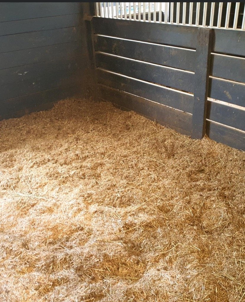 Stall Setup / Maintenance — Natural Bedding