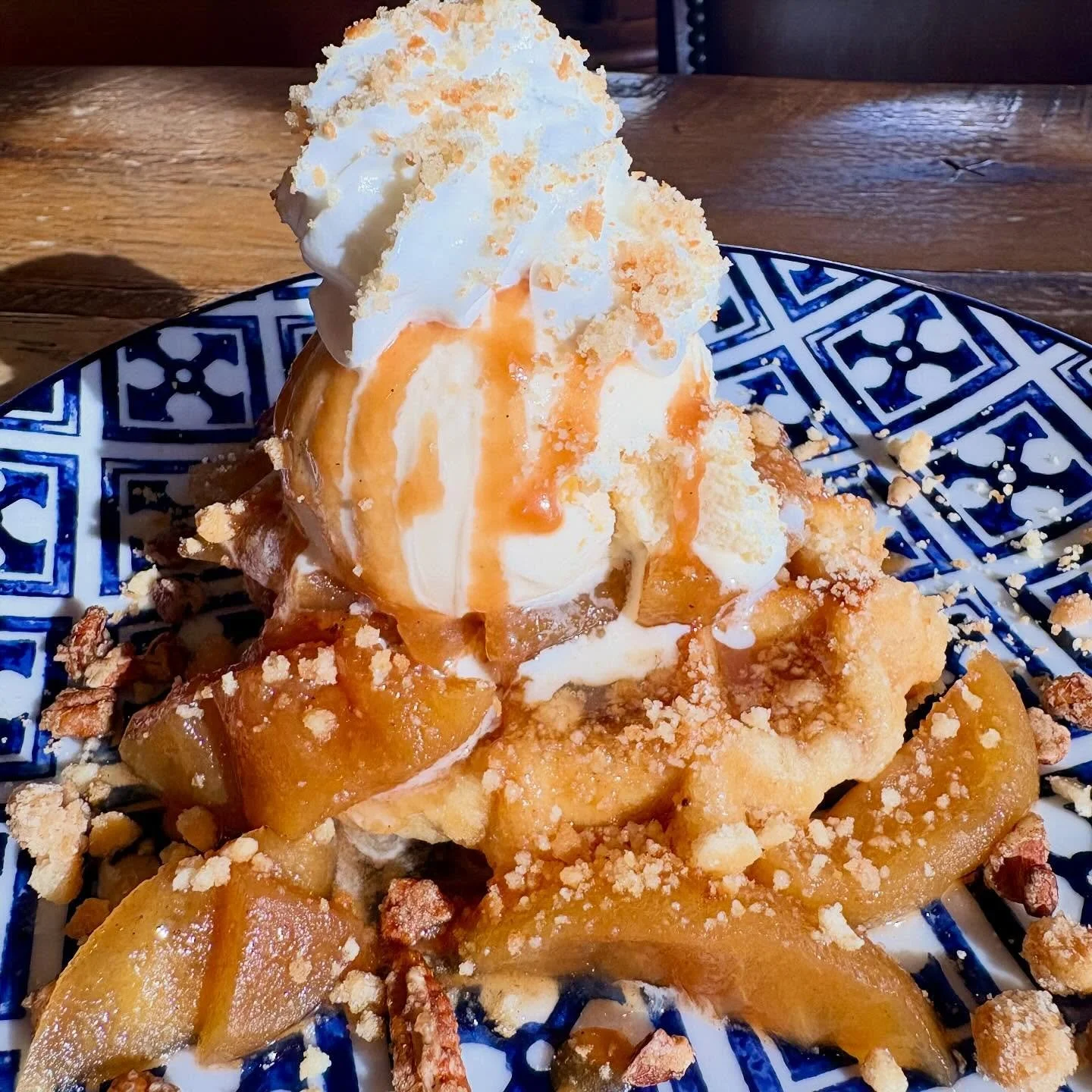 🍎 DESSERT ALERT 🍏
 A warm sugar waffle piled high with baked apples, ice cream, drizzled in caramel sauce, and finished with candied pecans, whipped cream, and a vanilla wafer crumble. 🤎
#614 #asseenincolumbus #worthingtonohio #cbus #cbusindie