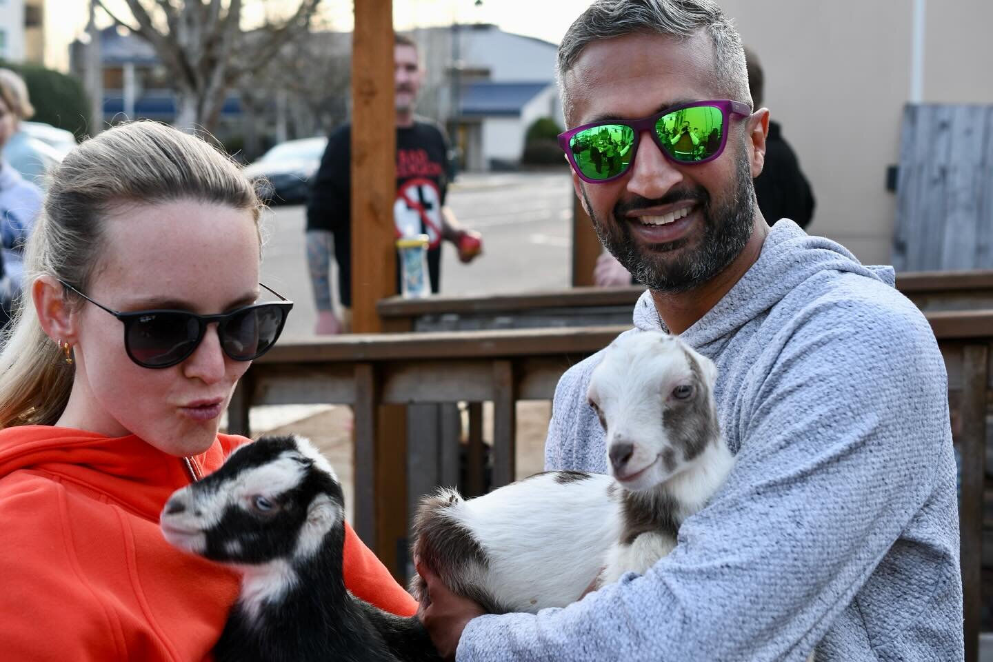 Baby goats are taking over the pub from 5pm-8pm this evening!
🐐🐐🐐🐐🐐🐐
There is so much more space available for everyone to enjoy baby goat cuddles this year! 
.
Tap trailer is set up as a second serving station outside with @frankoshotdogs righ