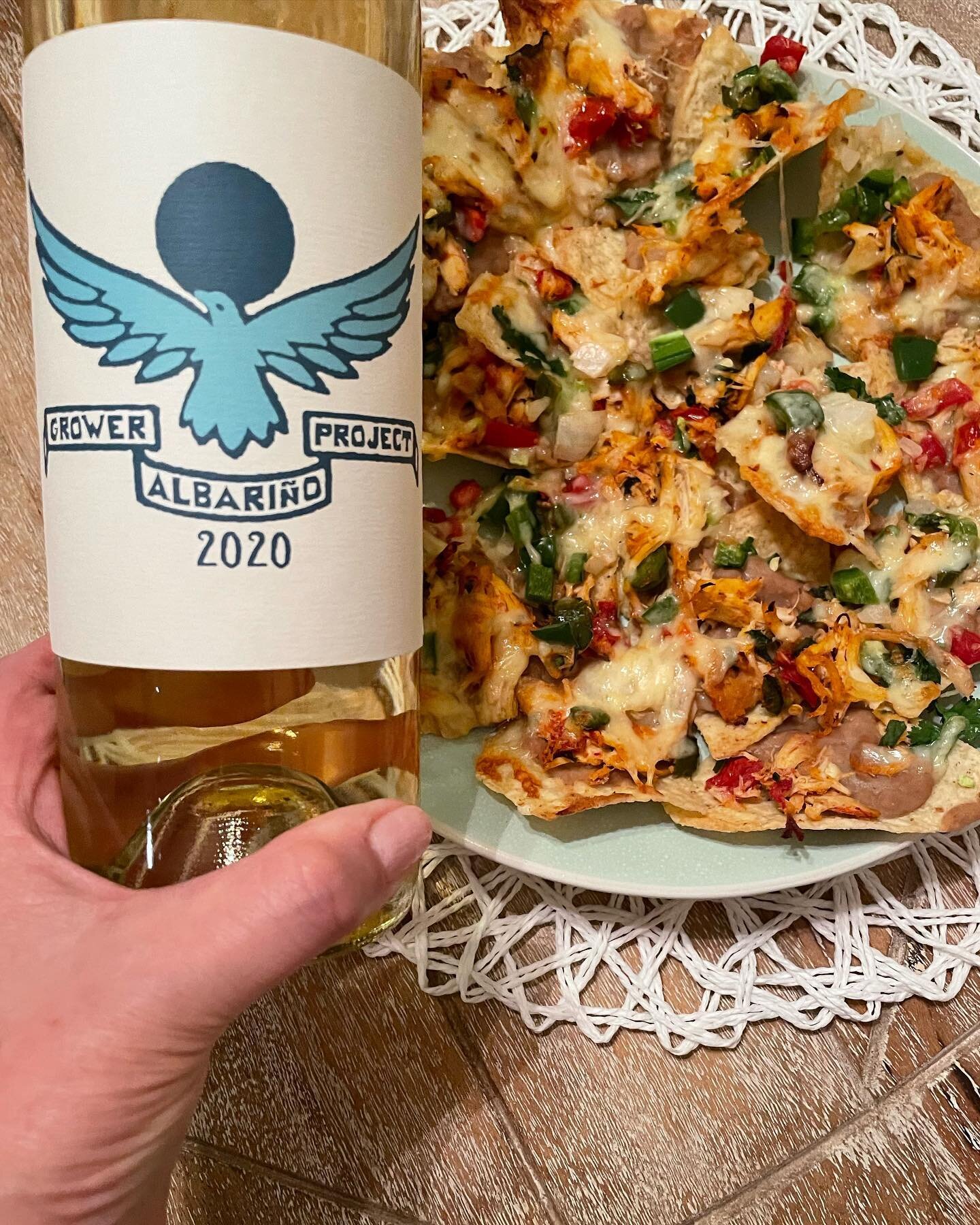 What vino would you pair with with nachos? 

🥘Tonight I&rsquo;m pairing these homemade chicken nachos with the Texas 2020 Grower Project Alabri&ntilde;o @thegrowerproject 🍋 Fantastic acidity and citrusy notes perfect with any spicy Mexican cuisine
