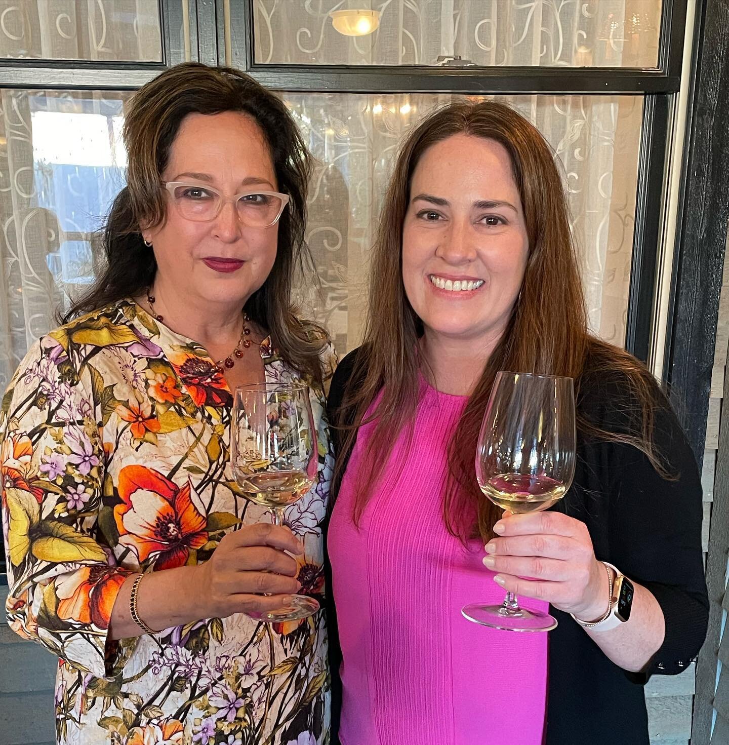 With Ferrari Carano&rsquo;s winemaker the lovely Natalie West having a glass of their famous Fum&eacute; Blanc 🤍

🌸 Wine tasting and fundraiser event for the WOW Charities @wowcharities supporting @hawctalk the Houston Area Women&rsquo;s Center 

?