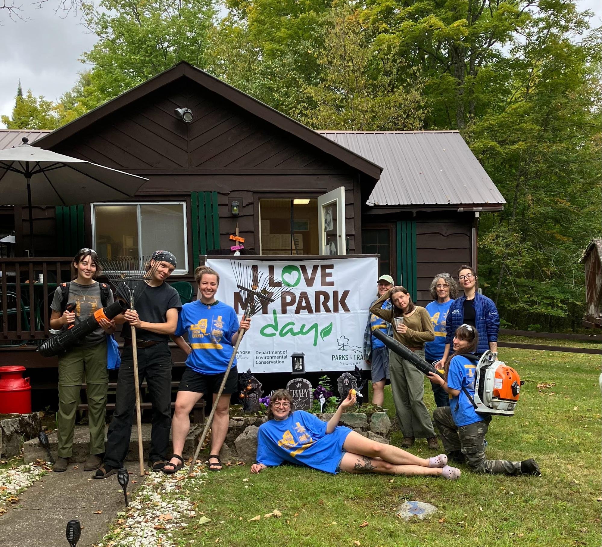 ���Ǻ��� students do a day of service at Poughkeepsie Farm