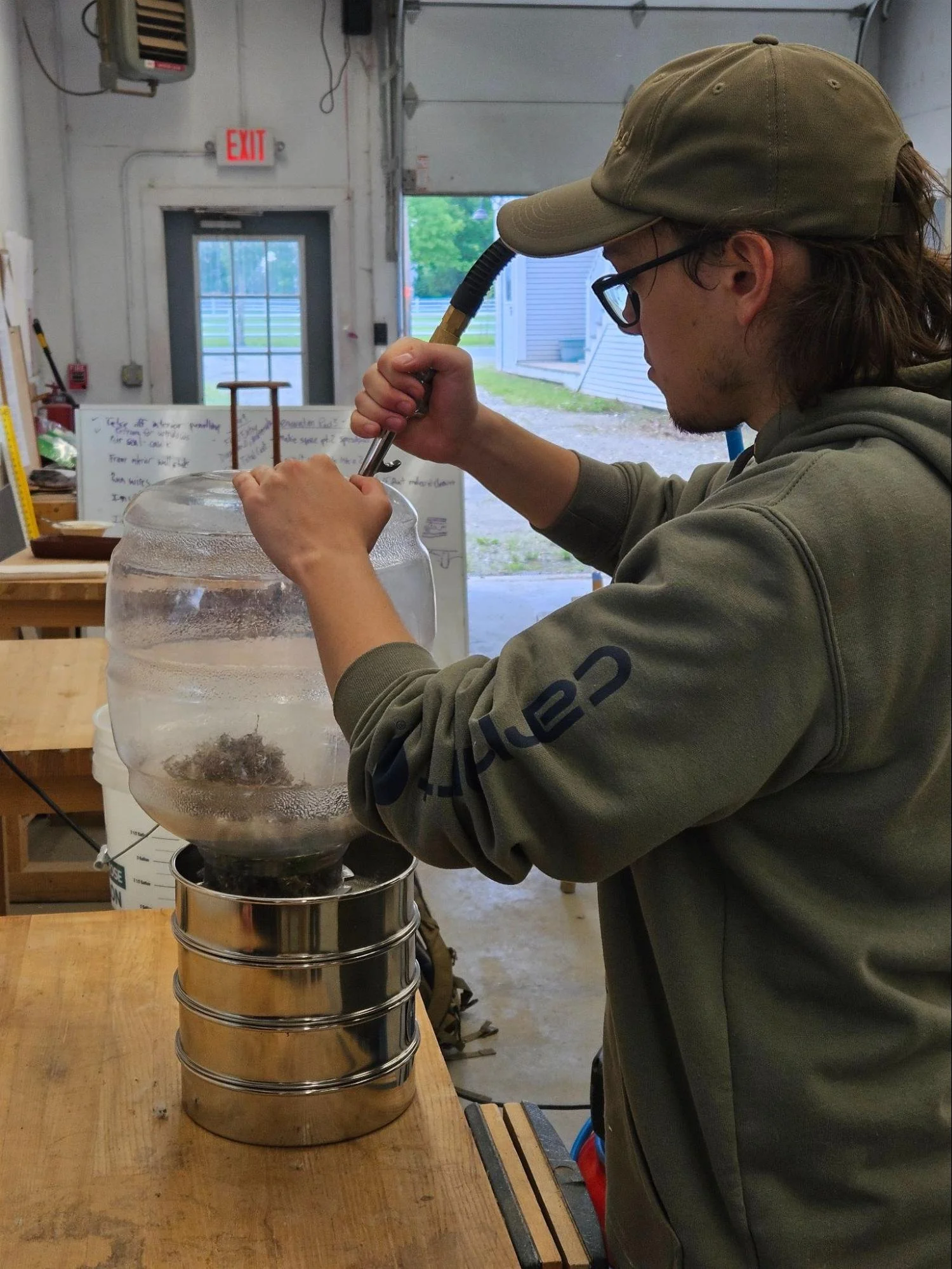 �����ؿ� students in the field doing seed collection