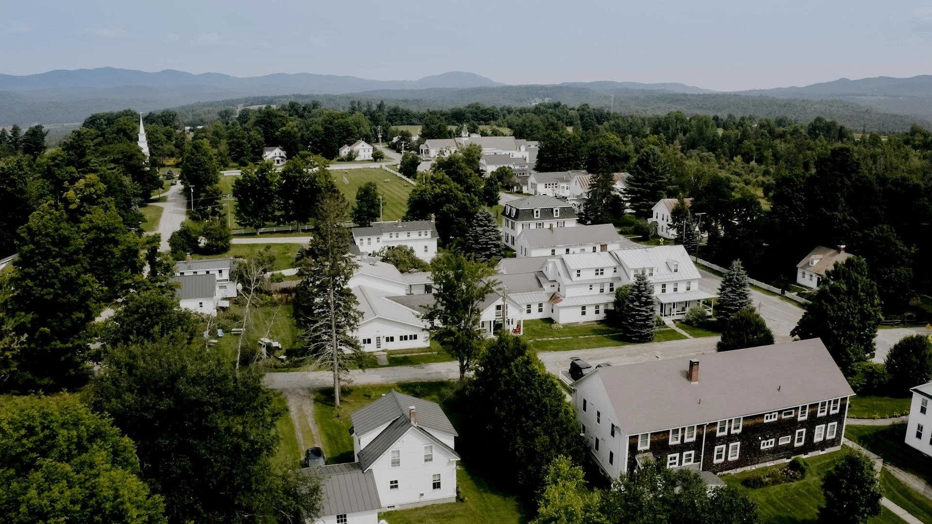 Drone footage of the �����ؿ� campus with mountains in the foreground