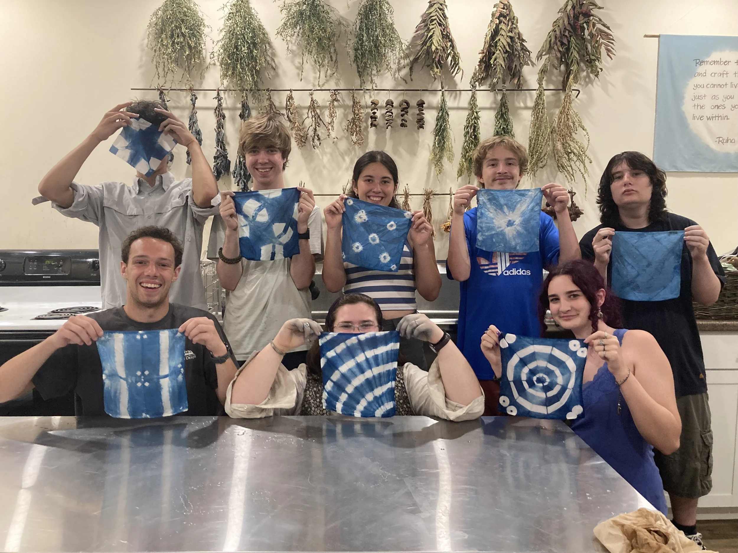 �����ؿ� Pre-College learn how use natural indigo dye made by hand.