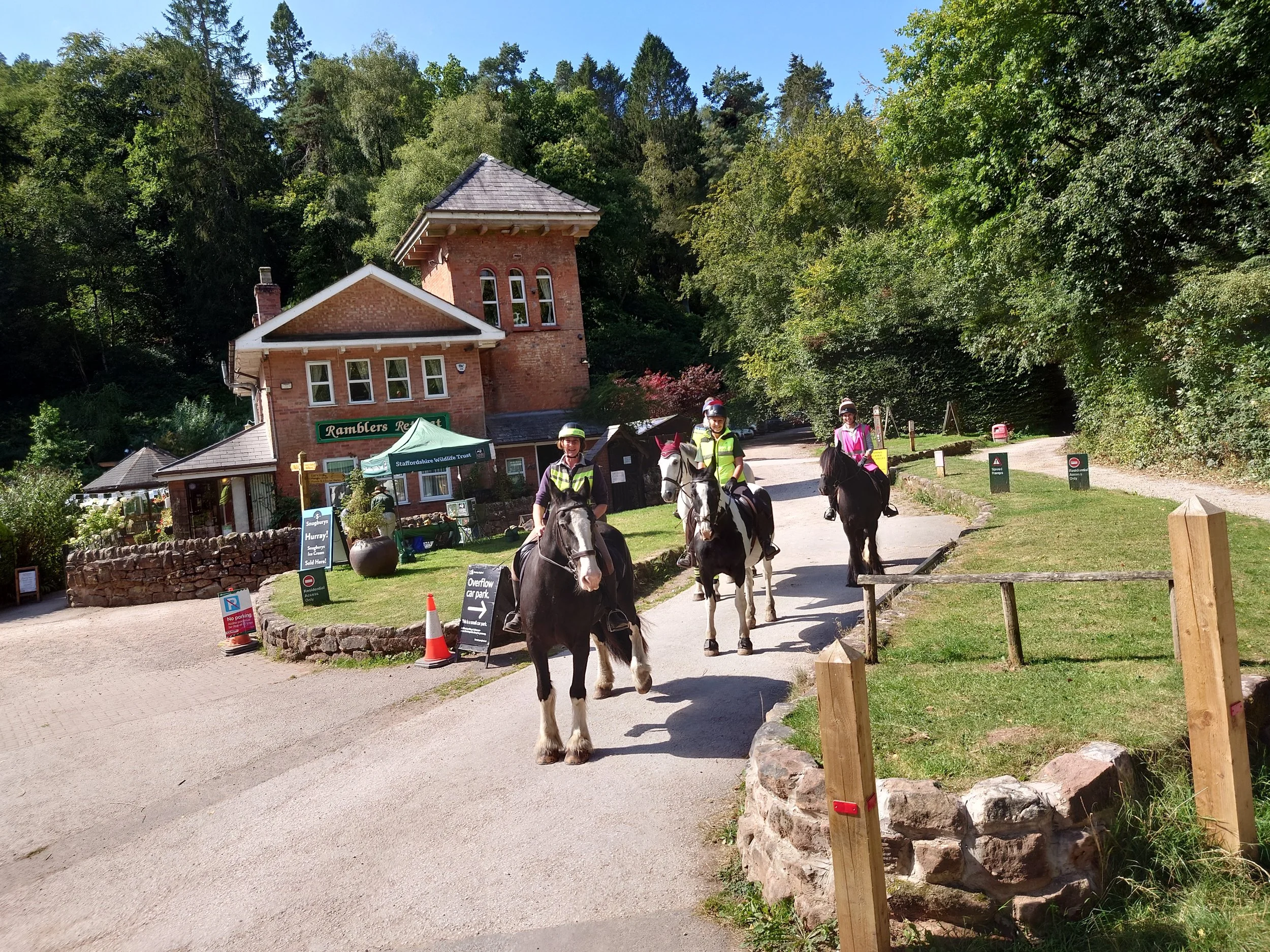 80 Dimmingsdale ramblers.JPG