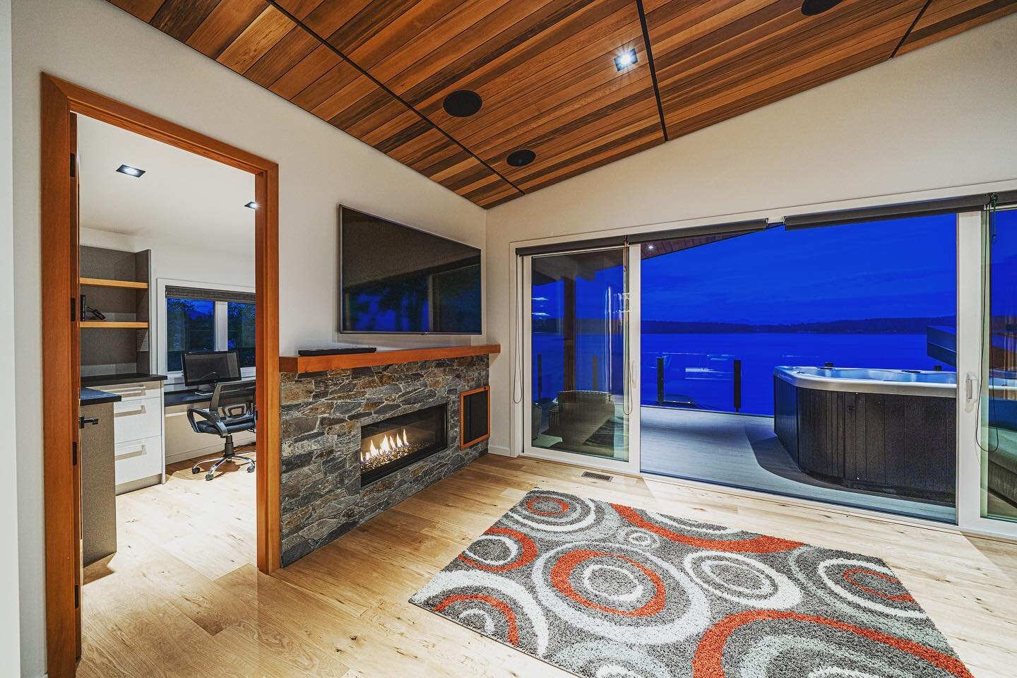 Rec Room with a View 
.
.
Lighting - Wired Electric 
.
Sliders/Windows - @westeckwindows 
.
Glass - @cove_glass_ 
.
📷 - @artezphotography

#modernhome #interior #homedecor #design #home #architecture #homedesign #interiors #decor #moderndesign #mode