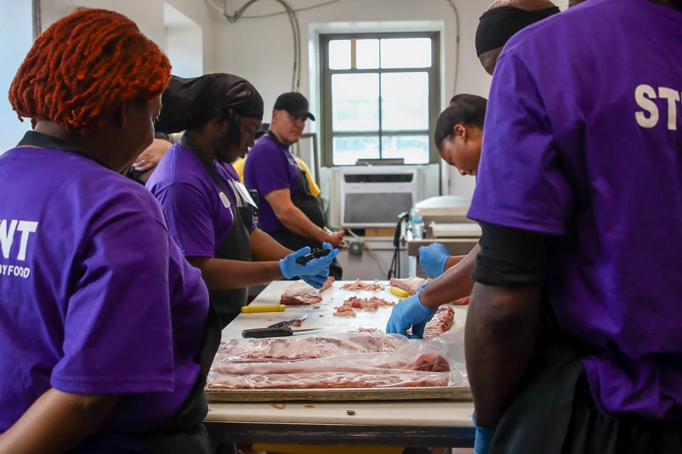 Class 111 was back in the Butchery today where one of the meats @chefdanpgh taught them about was ribs. They also got some hands-on time trimming and prepping the ribs for our FINAL BBQ Bash of the season on Friday.

Pretty cool that @chefdanpgh will