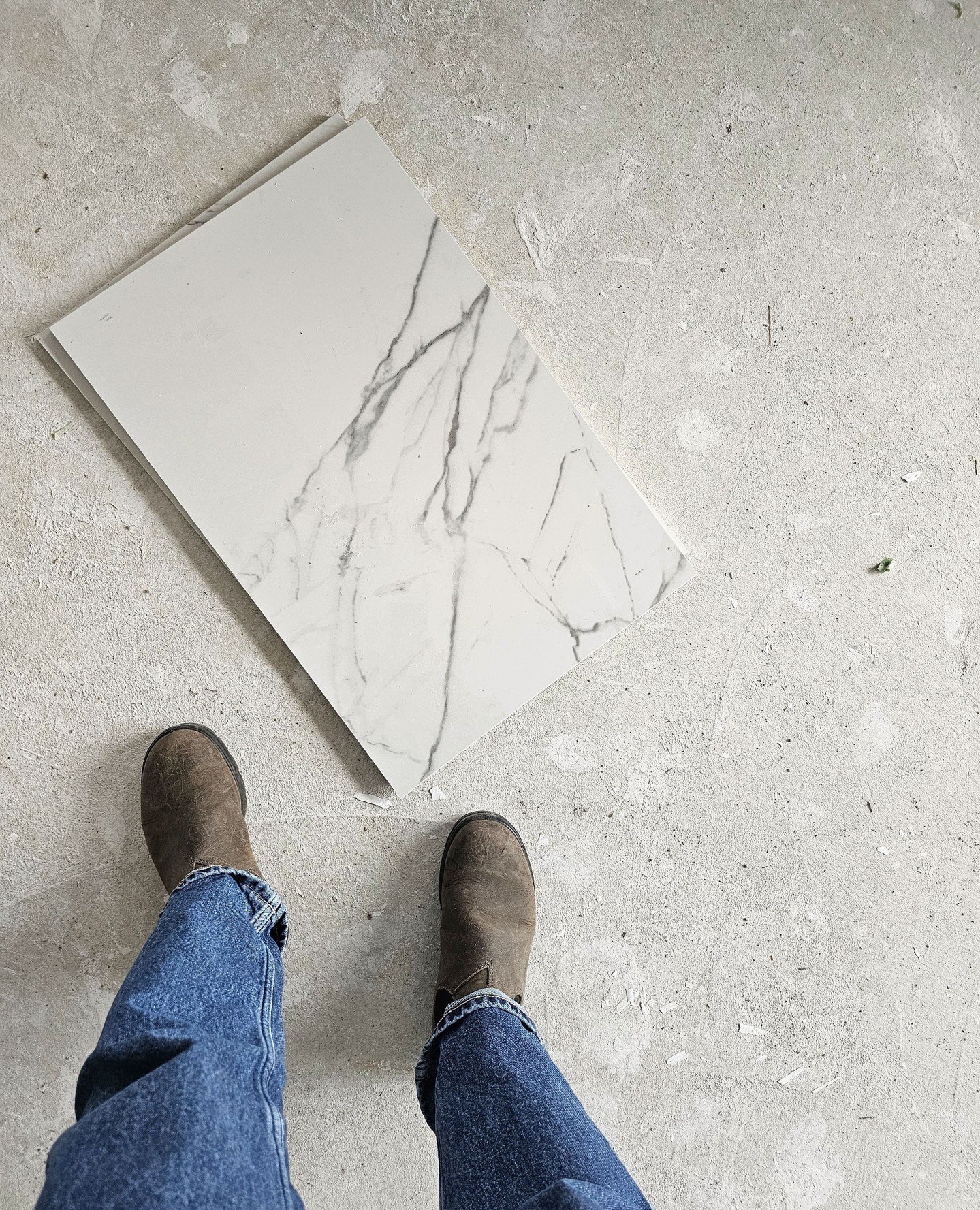 Some site progress snippets from last week...⁠
⁠
- Hearth layout upstairs⁠
- Interior and exterior masonry @oldgrowthmasonry⁠
- Measure for next round of millwork - built-ins, bar and window bench @k2.kitchens⁠
- Tile install continues. In love with 