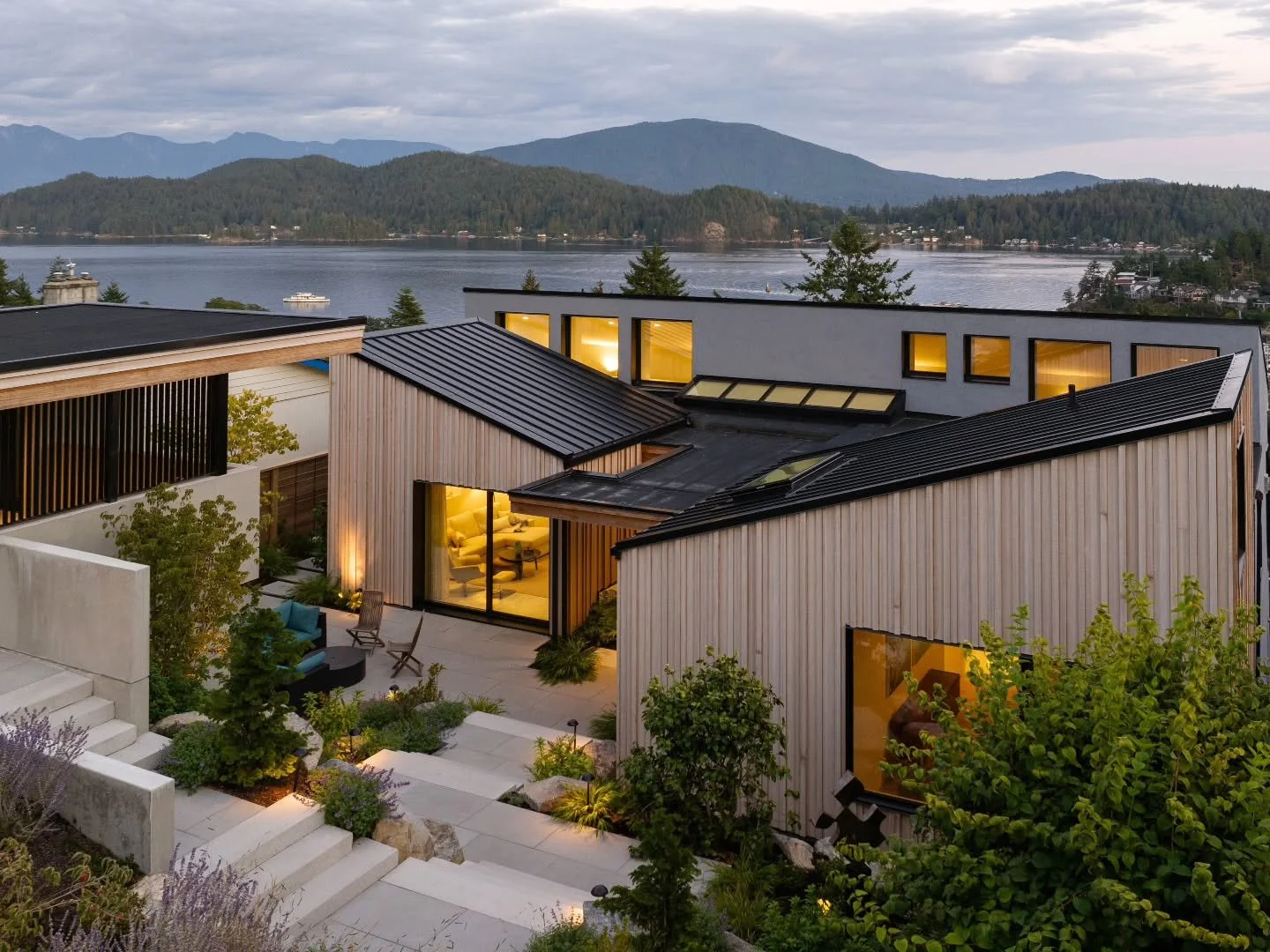 Proof that contemporary design can feel right at home in our West Coast landscape.

#buildingyournextchapter
#coastalliving
#coastconstruction
westcoasthomebuilding
modernarchitecture 
modernhomedesign