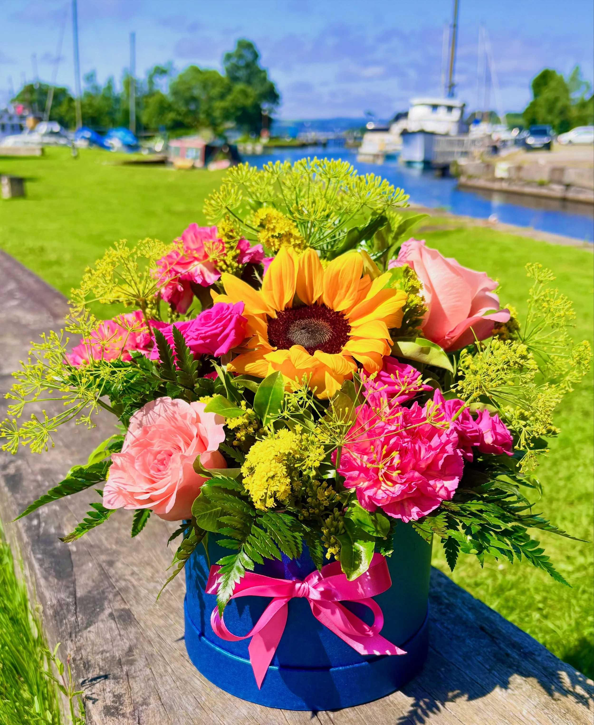 🌅 Good morning all! 🌅 Hope you all had a lovely weekend! 🥰❤️ We are open again for another week of flowery fun! 💐🩷 &amp; can&rsquo;t wait to see you all! 🩷💐 01389 298740 ~ www.patonspetals.com #lovebowlingharbour #shopsmall #supportlocal